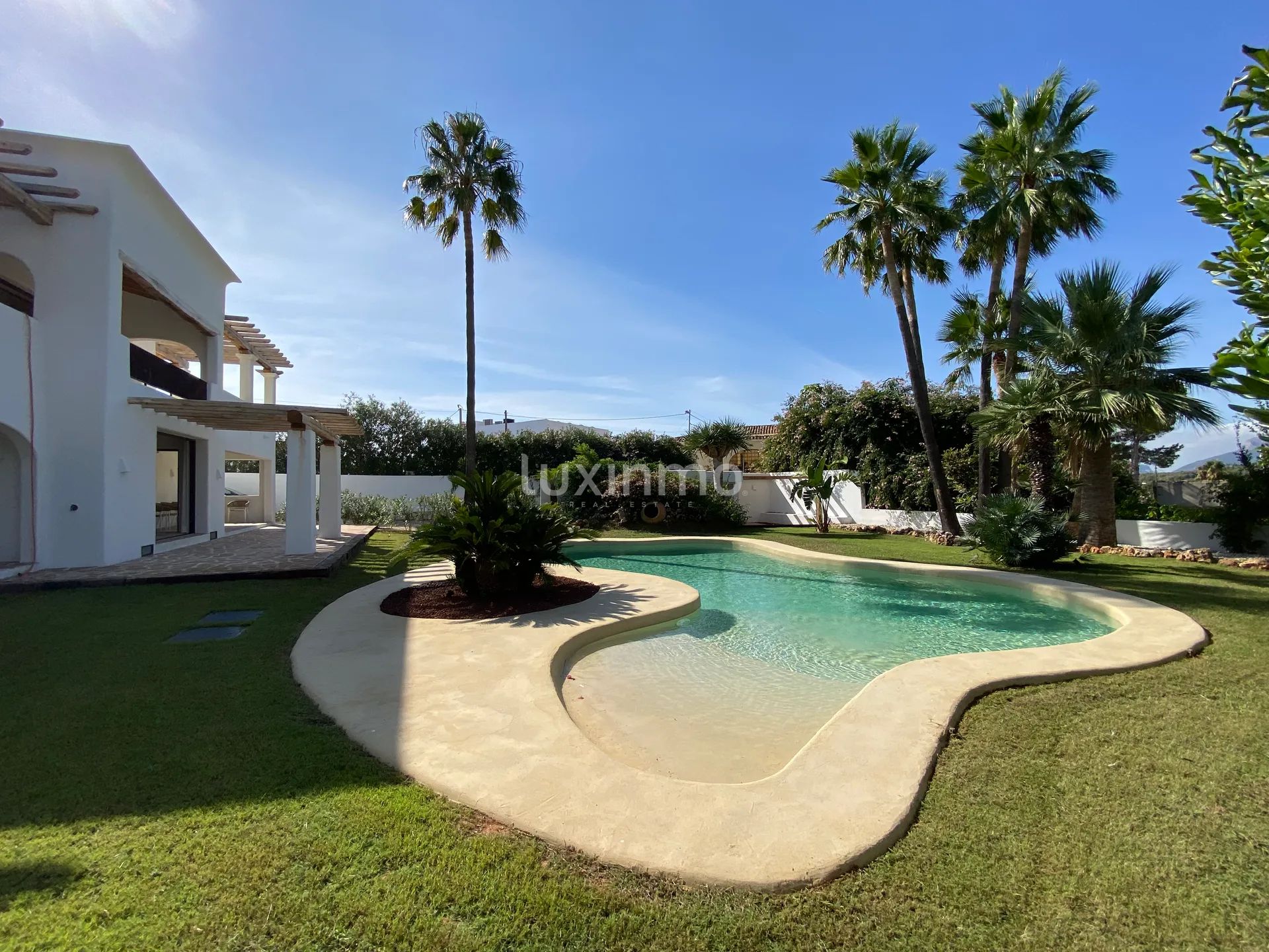 Spacious Ibiza style villa for sale in Moraira — photo 9