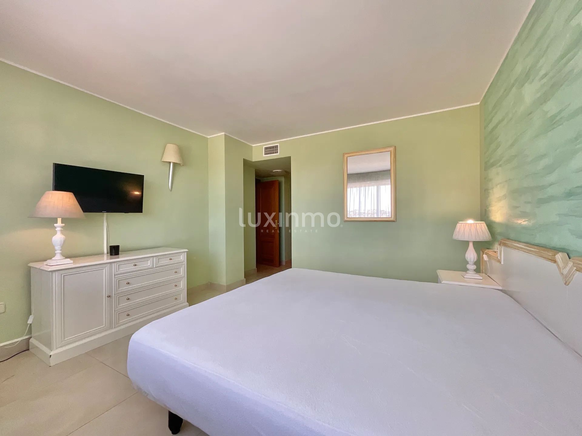 Appartement met 4 slaapkamers in mediterrane stijl en zeezicht te koop in Marina Botafoc-Talamanca, Ibiza — photo 24