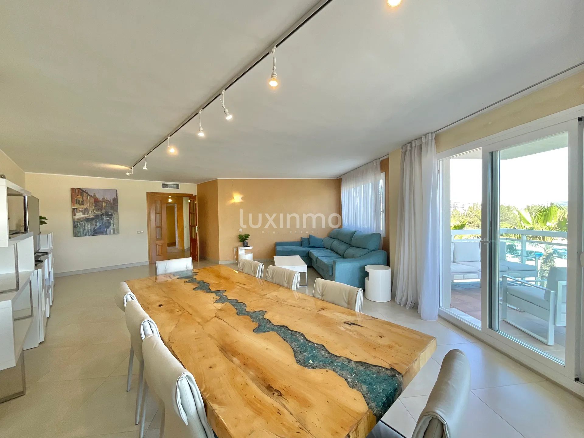 Mediterranean-Style 4-Bedroom Flat with Sea Views for Sale in Marina Botafoc-Talamanca, Ibiza — photo 8