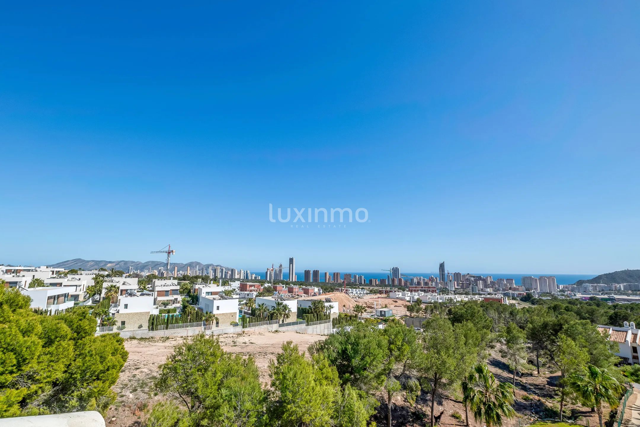 Śródziemnomorski dupleks z widokiem na morze w Sierra Cortina