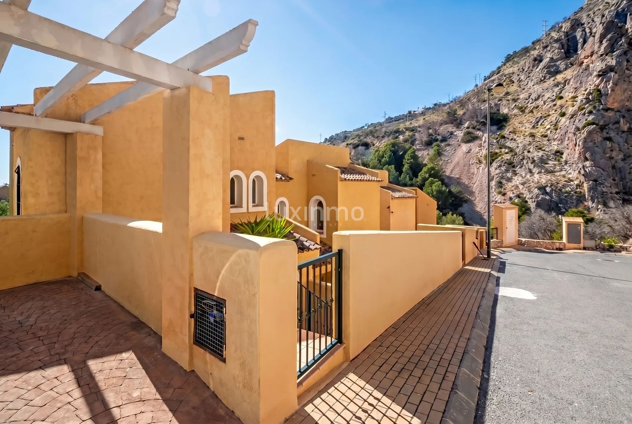 Dom szeregowy z 3 sypialniami i widokiem na morze w Zona de Mascarat