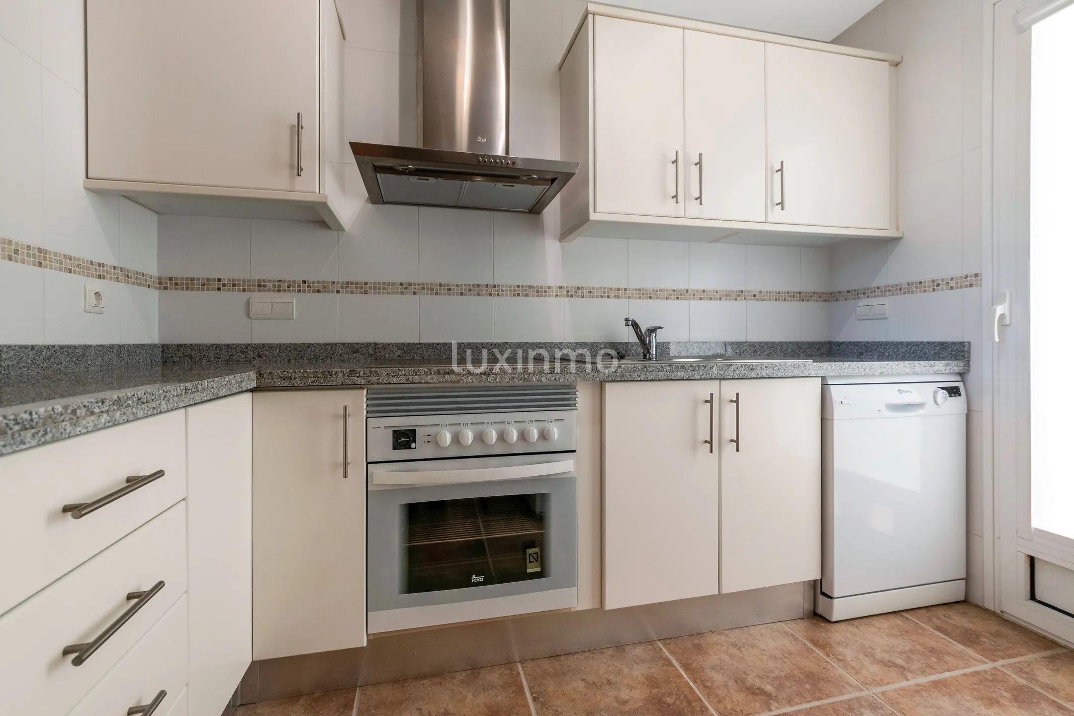 Terraced 3-bedroom house with sea views in Zona de Mascarat — photo 11