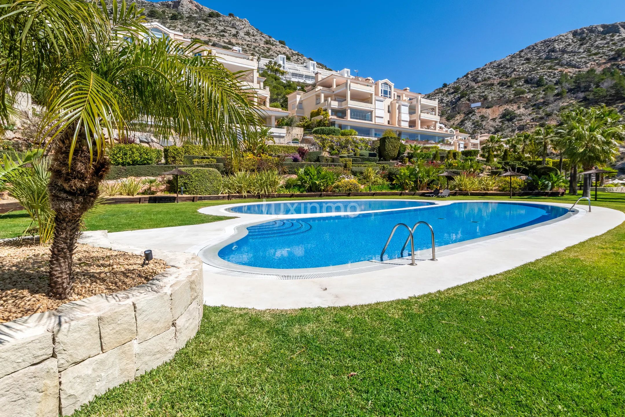 Nowoczesny penthouse z panoramicznym widokiem na morze w Altea Hills