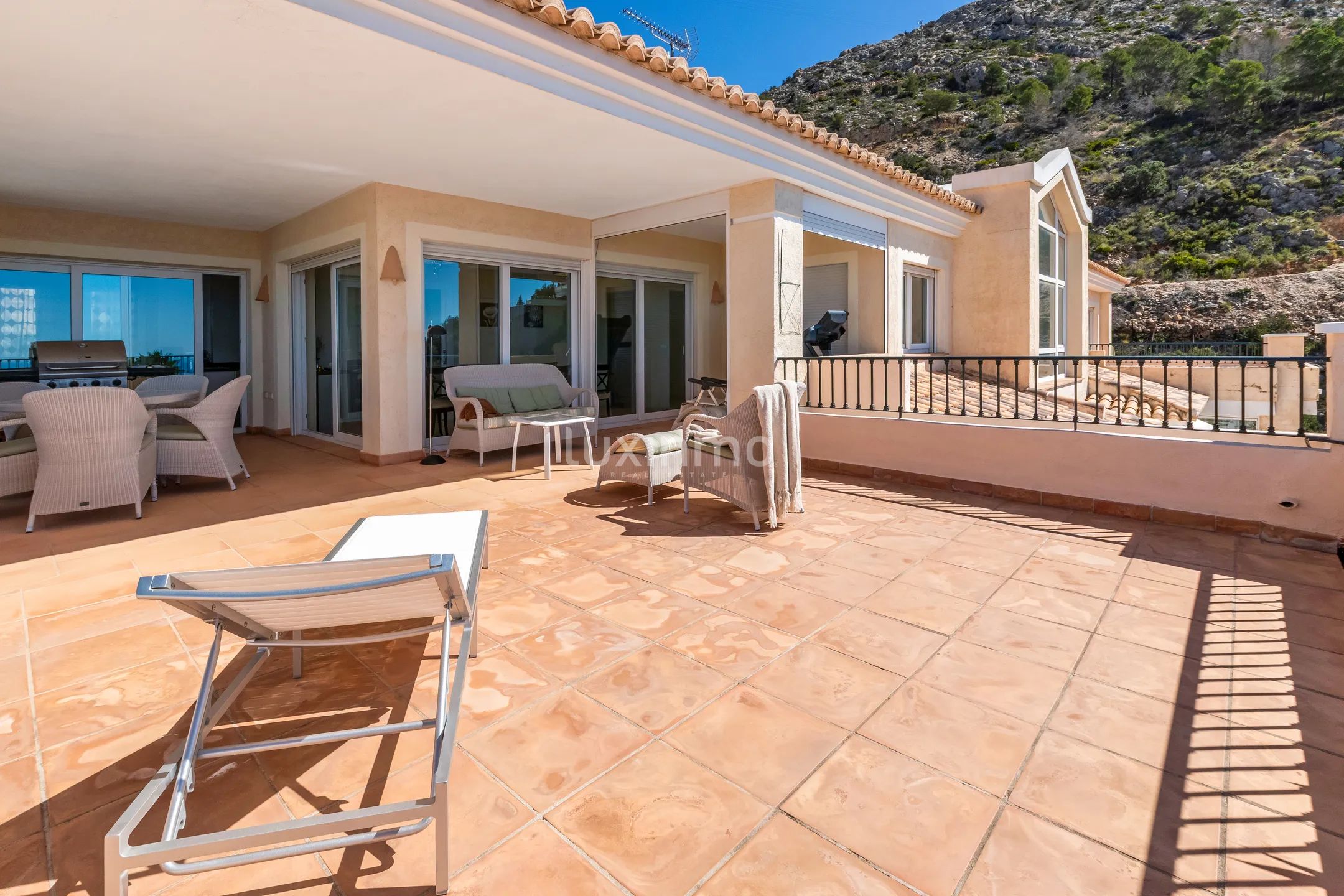 Modern takvåning med panoramautsikt över havet i Altea Hills — photo 8