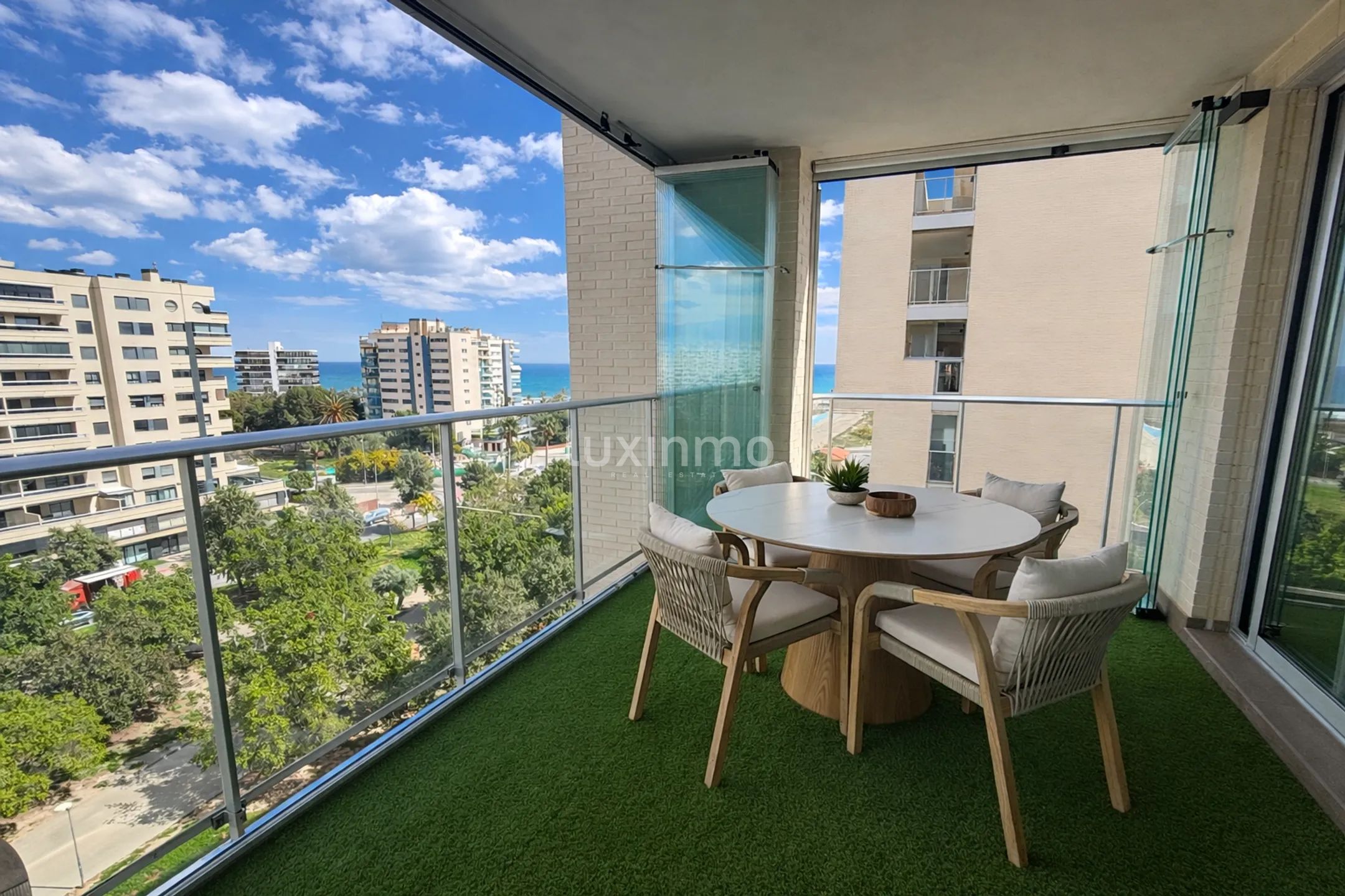 3 bedroom, 2 bathroom flat with sea views in the PAU5, Alicante