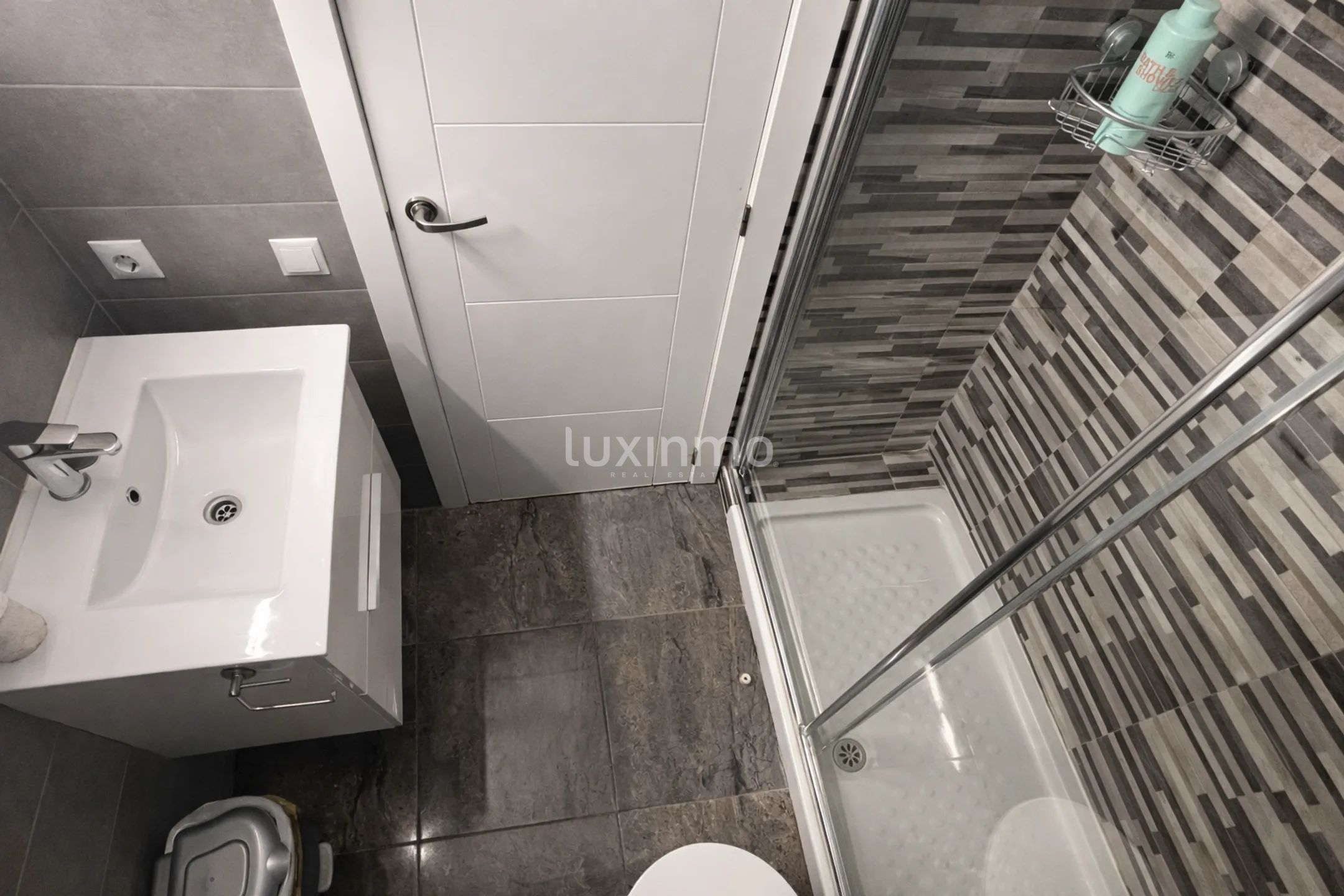 Dreizimmerwohnung mit Touristenlizenz — photo 10