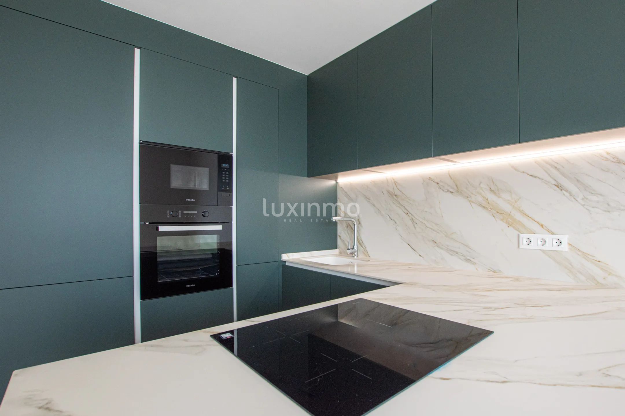 Exclusive luxury penthouse with private pool and panoramic sea views for rent Calpe — photo 6