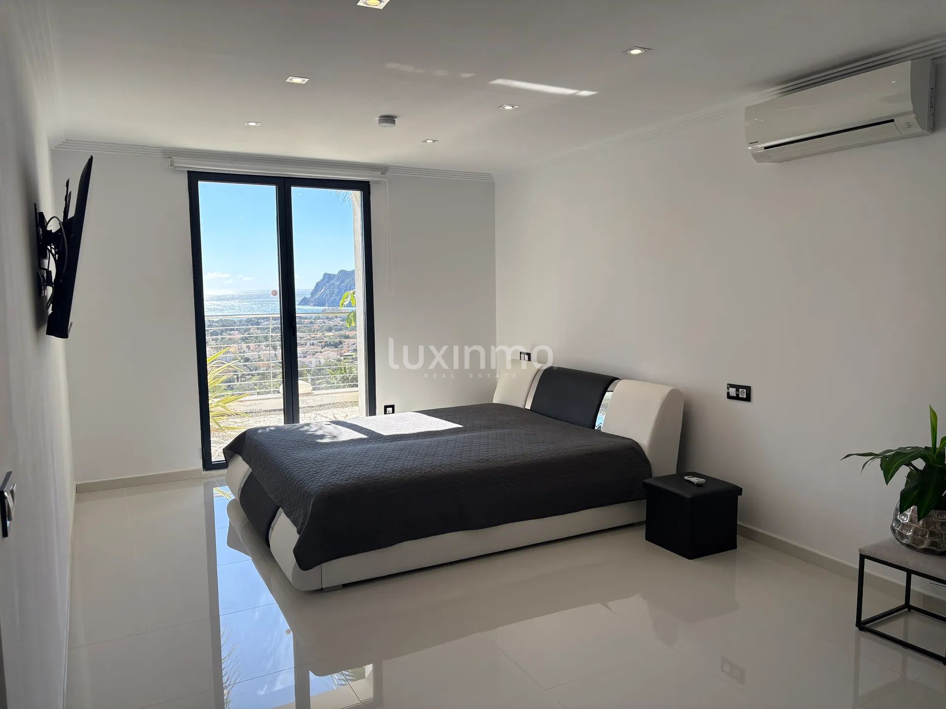 Luxury villa with panoramic sea views in Calpe — photo 25