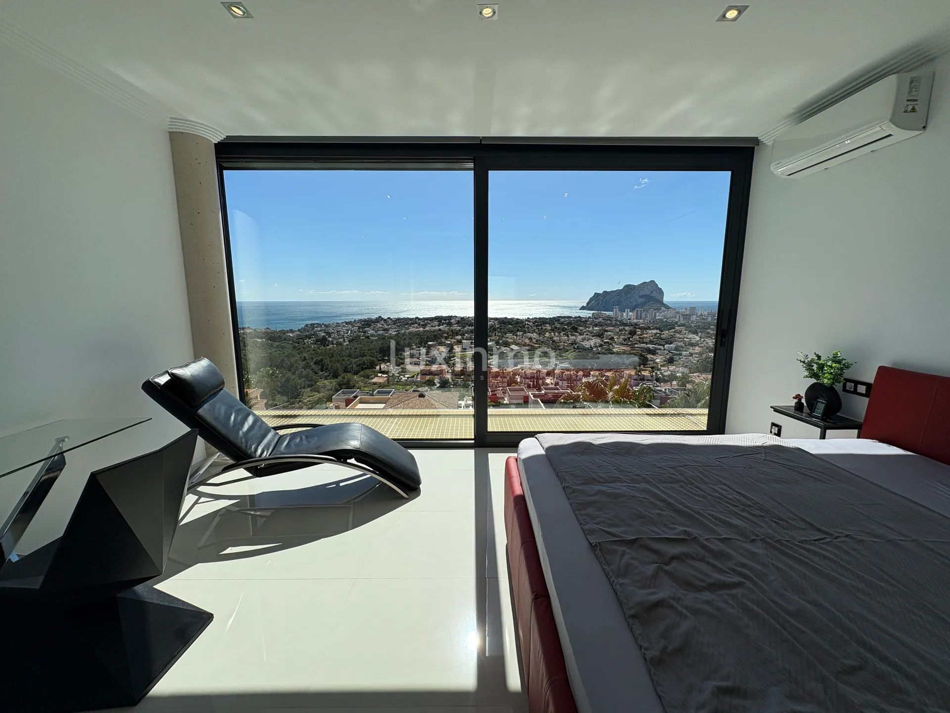 Luxury villa with panoramic sea views in Calpe — photo 18