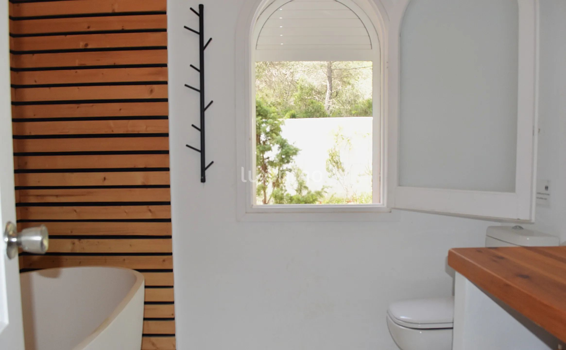 Charmante villa sur la côte sud-ouest avec vue lointaine sur la mer — photo 38