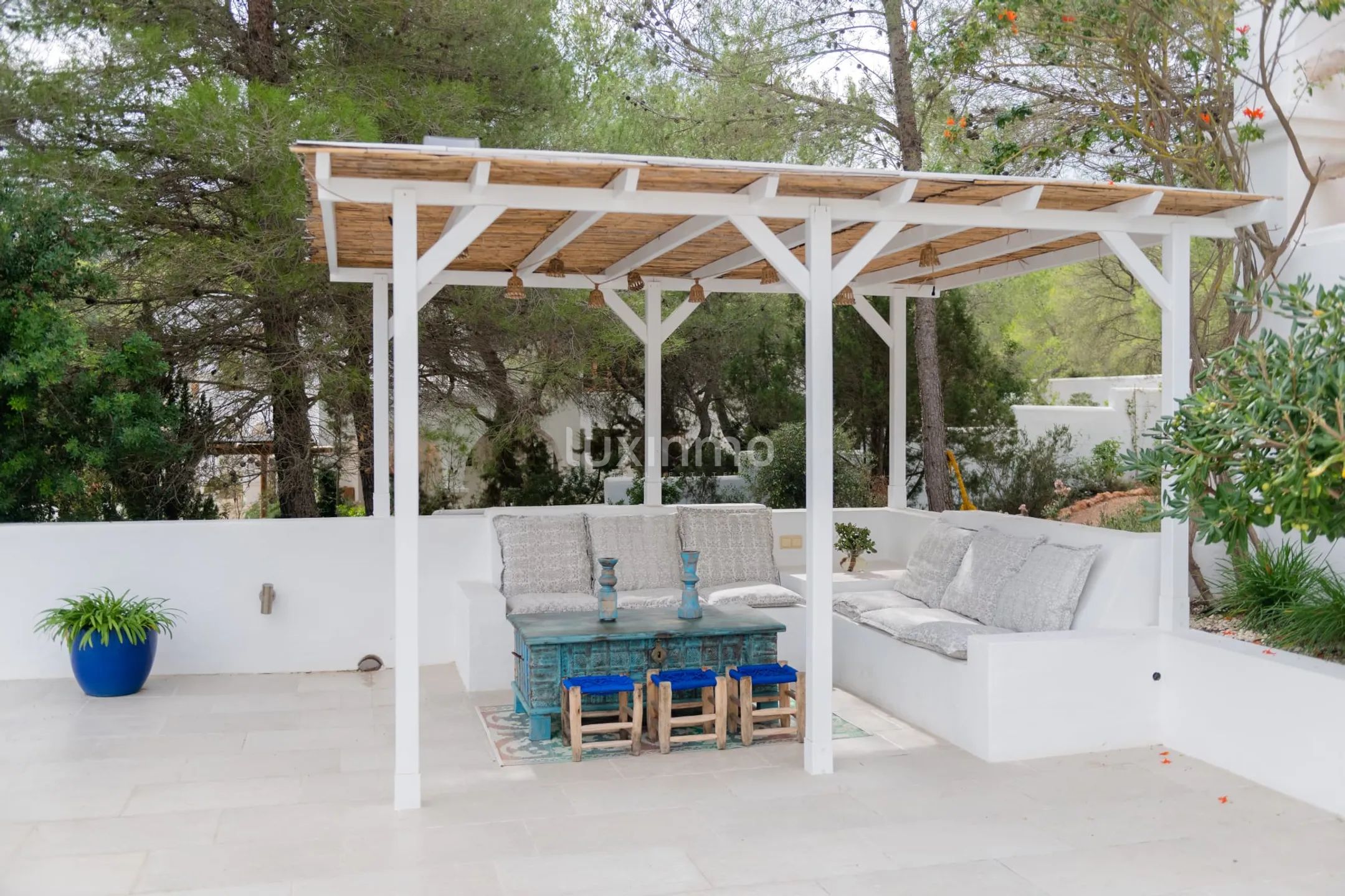 Charmante villa sur la côte sud-ouest avec vue lointaine sur la mer — photo 48