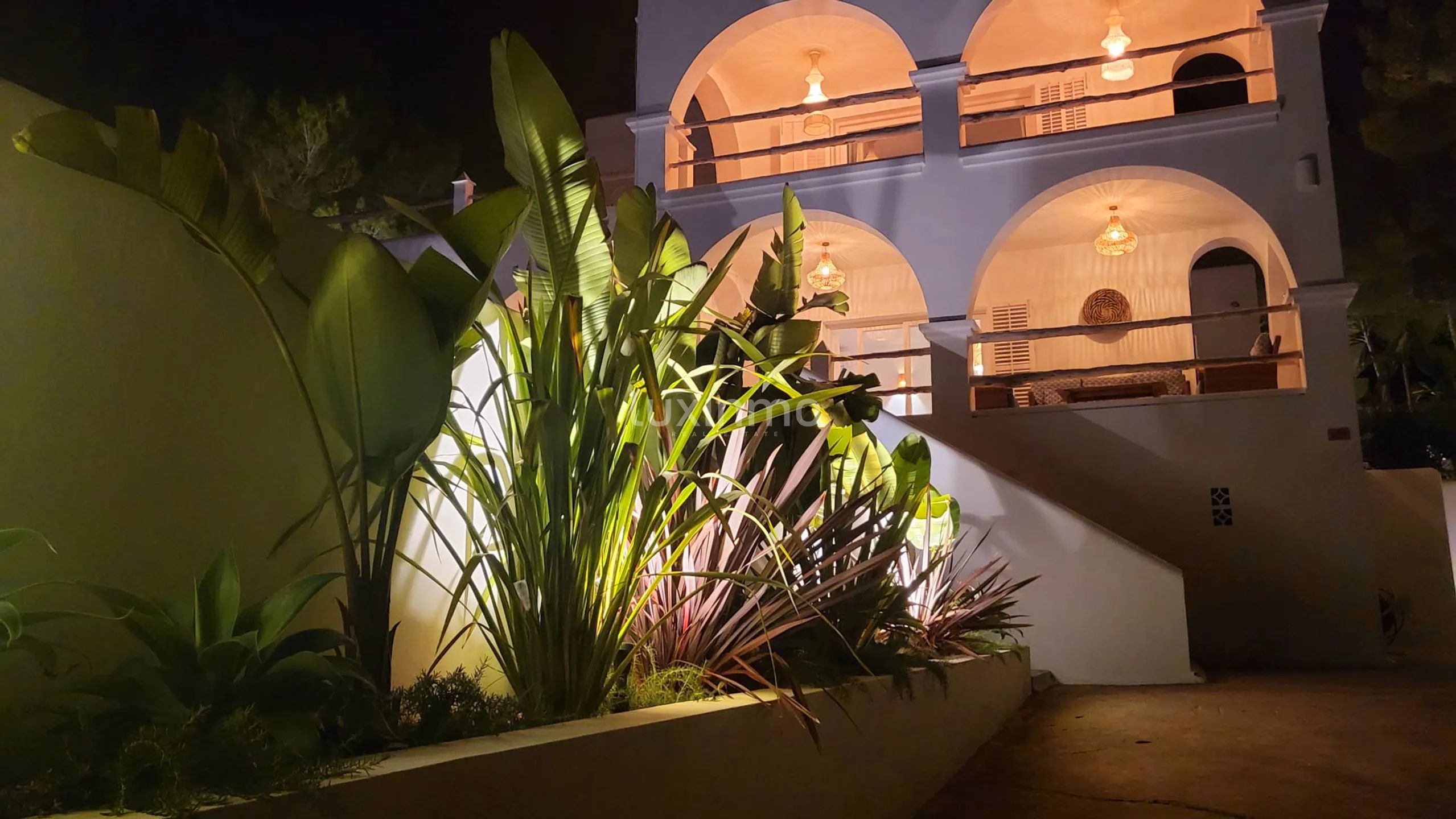 Charmante villa sur la côte sud-ouest avec vue lointaine sur la mer — photo 60