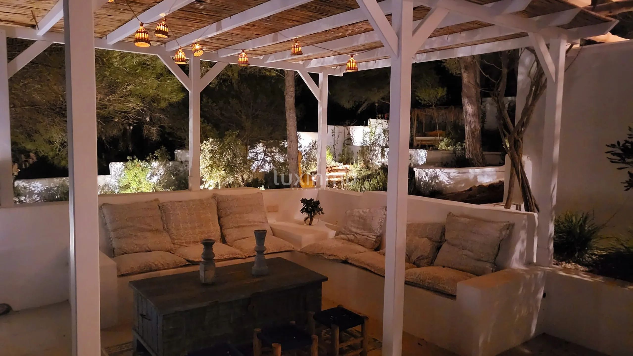 Charmante villa sur la côte sud-ouest avec vue lointaine sur la mer — photo 69