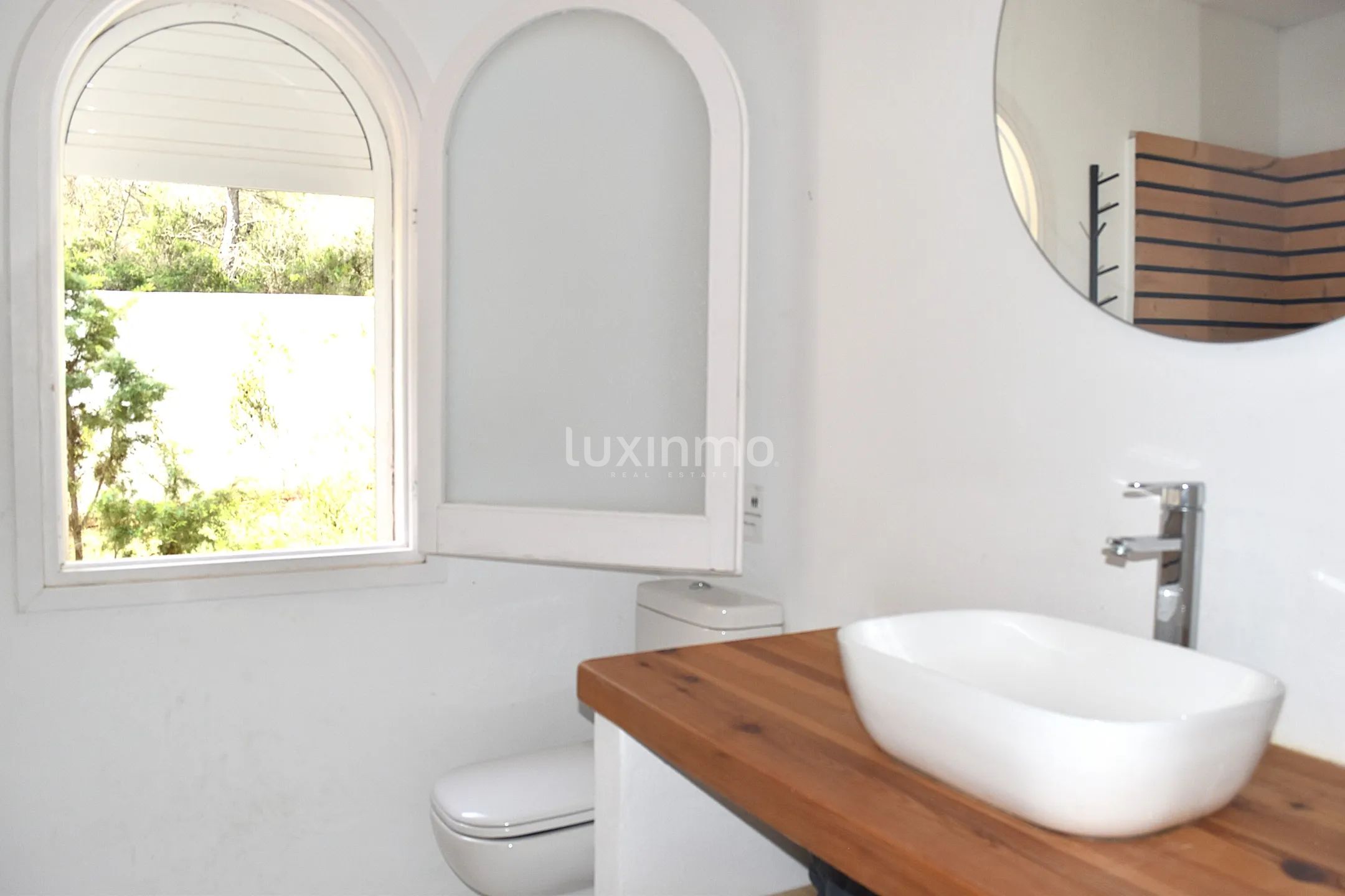 Charmante villa sur la côte sud-ouest avec vue lointaine sur la mer — photo 39