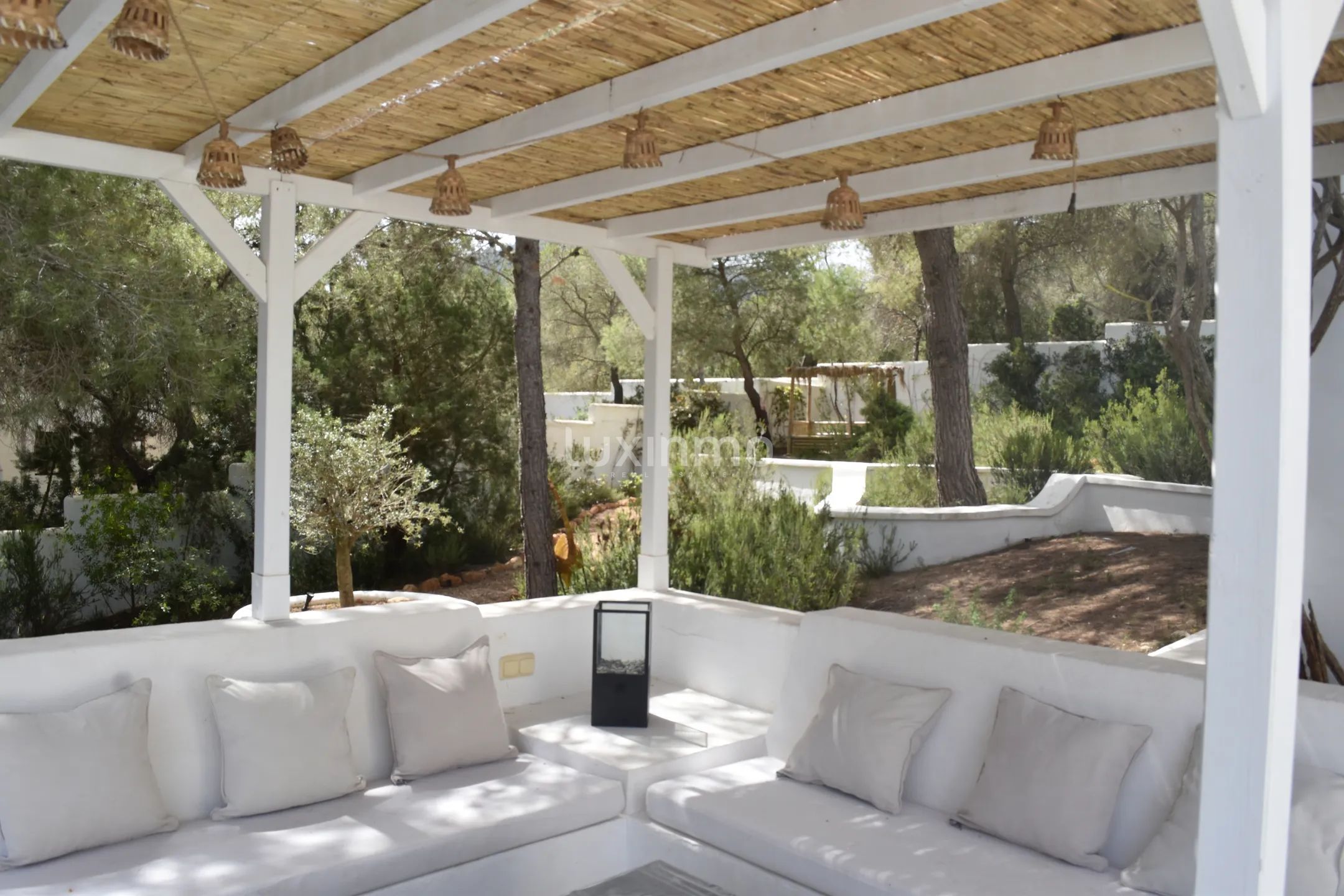 Charmante villa sur la côte sud-ouest avec vue lointaine sur la mer — photo 46