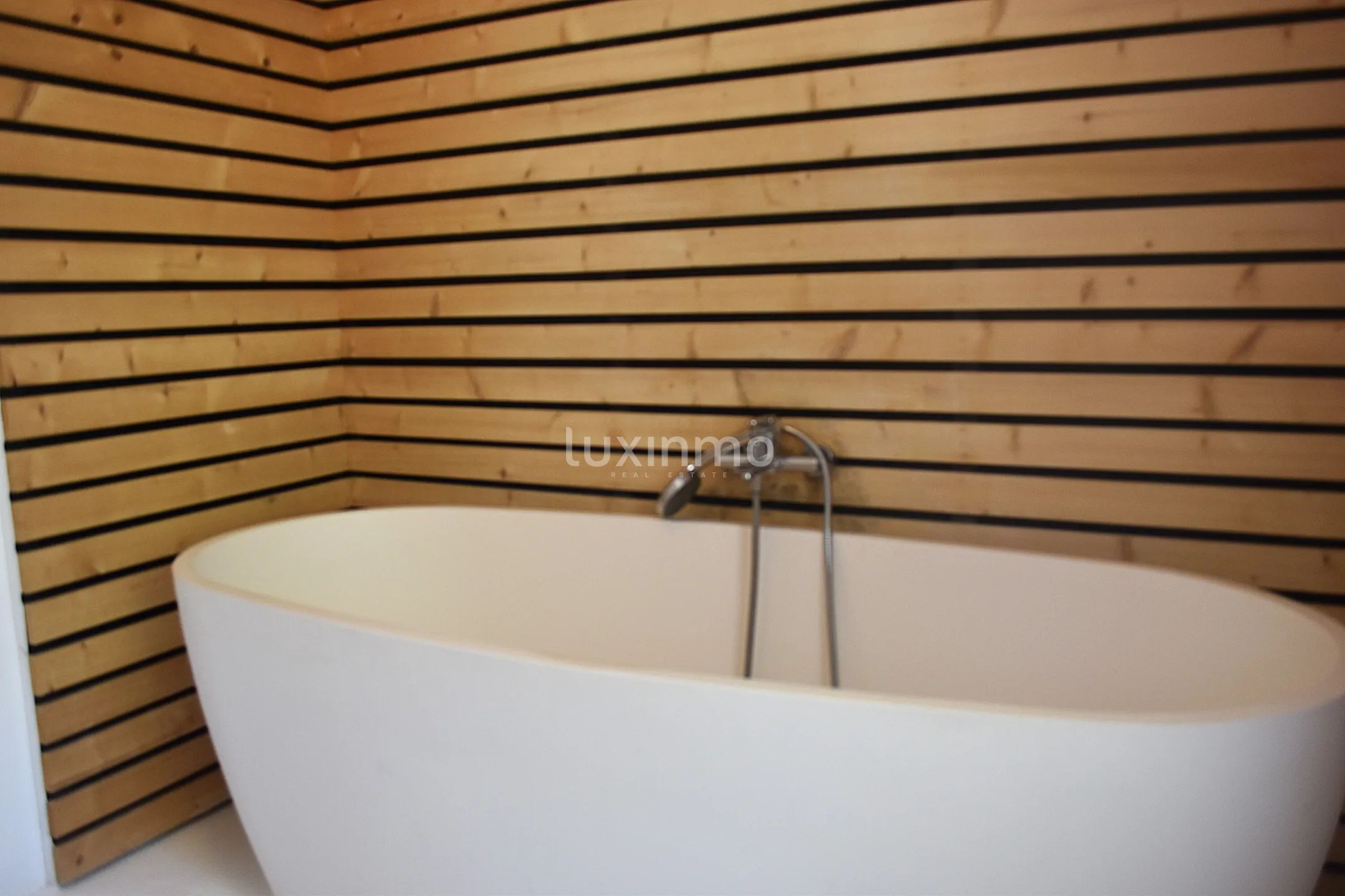 Charmante villa sur la côte sud-ouest avec vue lointaine sur la mer — photo 40