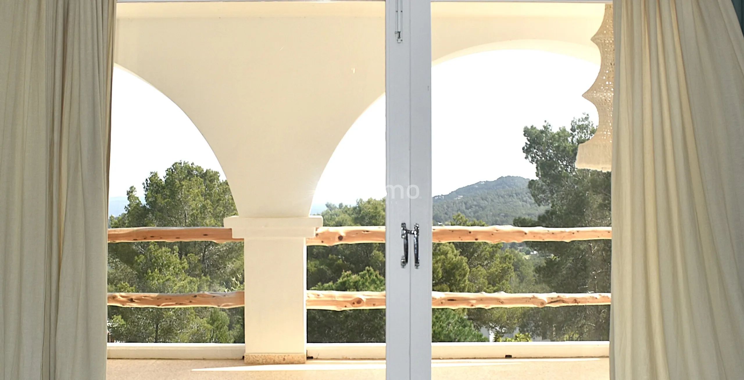 Charmante villa sur la côte sud-ouest avec vue lointaine sur la mer — photo 29