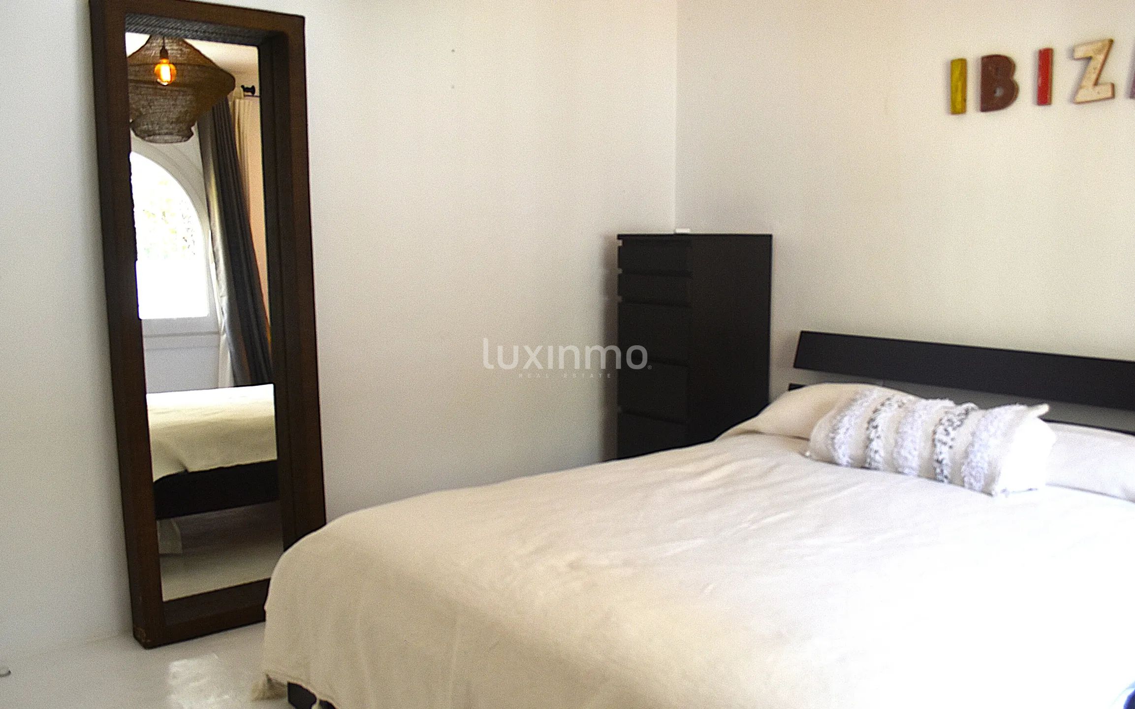 Charmante villa sur la côte sud-ouest avec vue lointaine sur la mer — photo 33