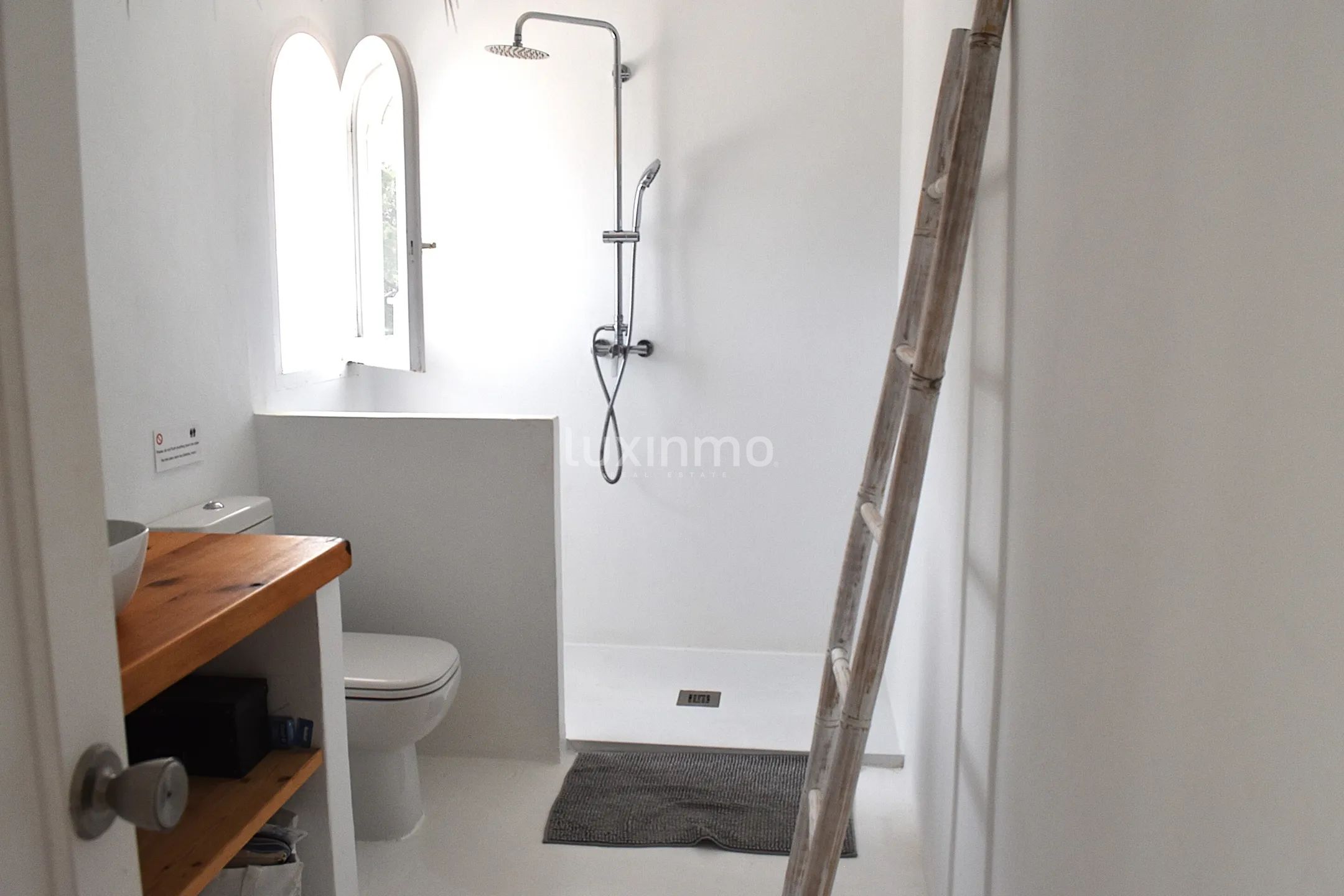 Charmante villa sur la côte sud-ouest avec vue lointaine sur la mer — photo 31