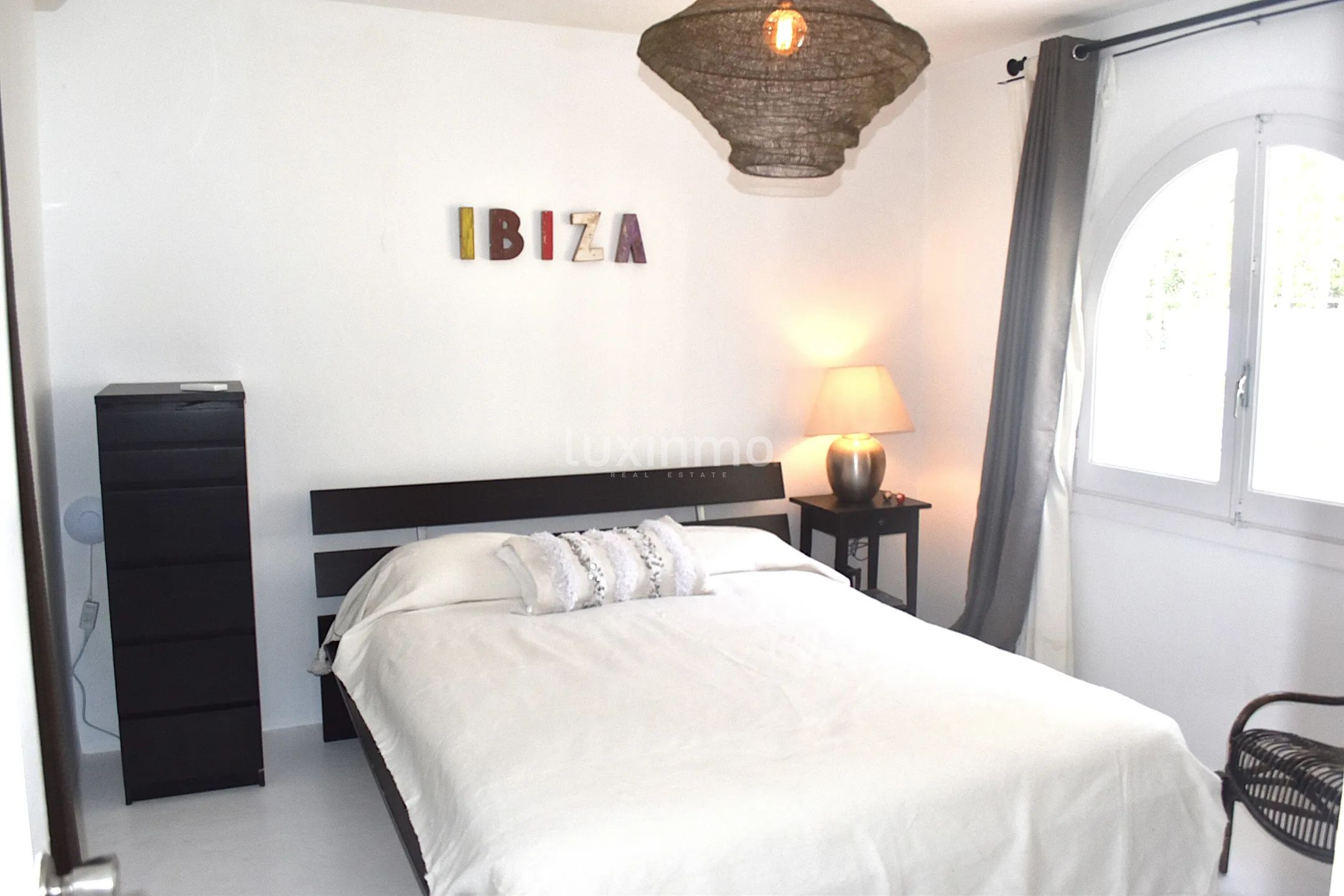 Charmante villa sur la côte sud-ouest avec vue lointaine sur la mer — photo 32