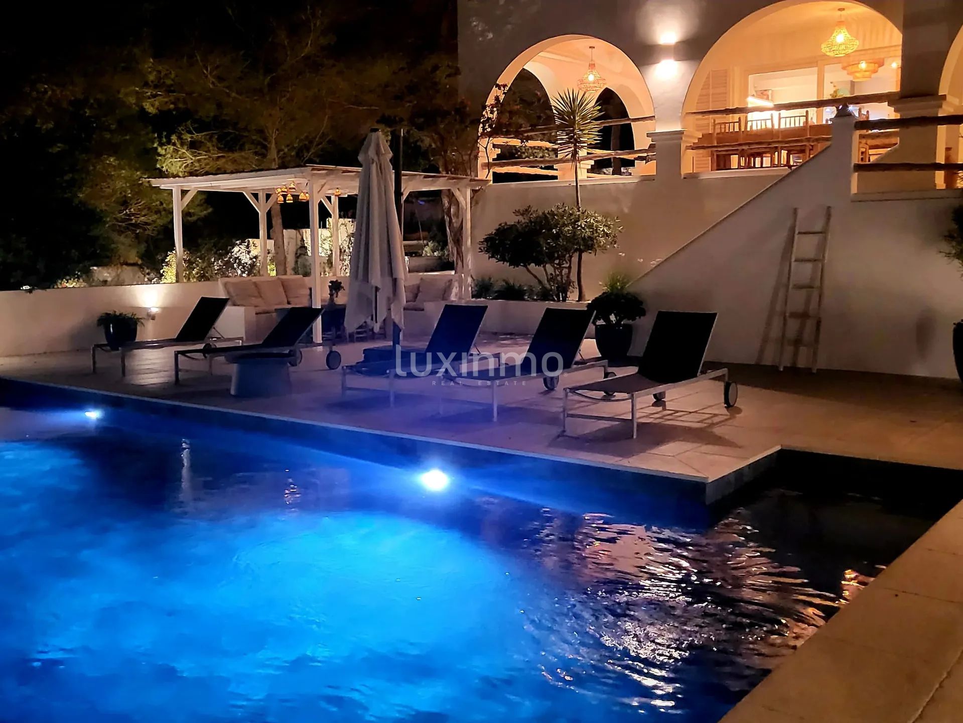 Charmante villa sur la côte sud-ouest avec vue lointaine sur la mer — photo 70