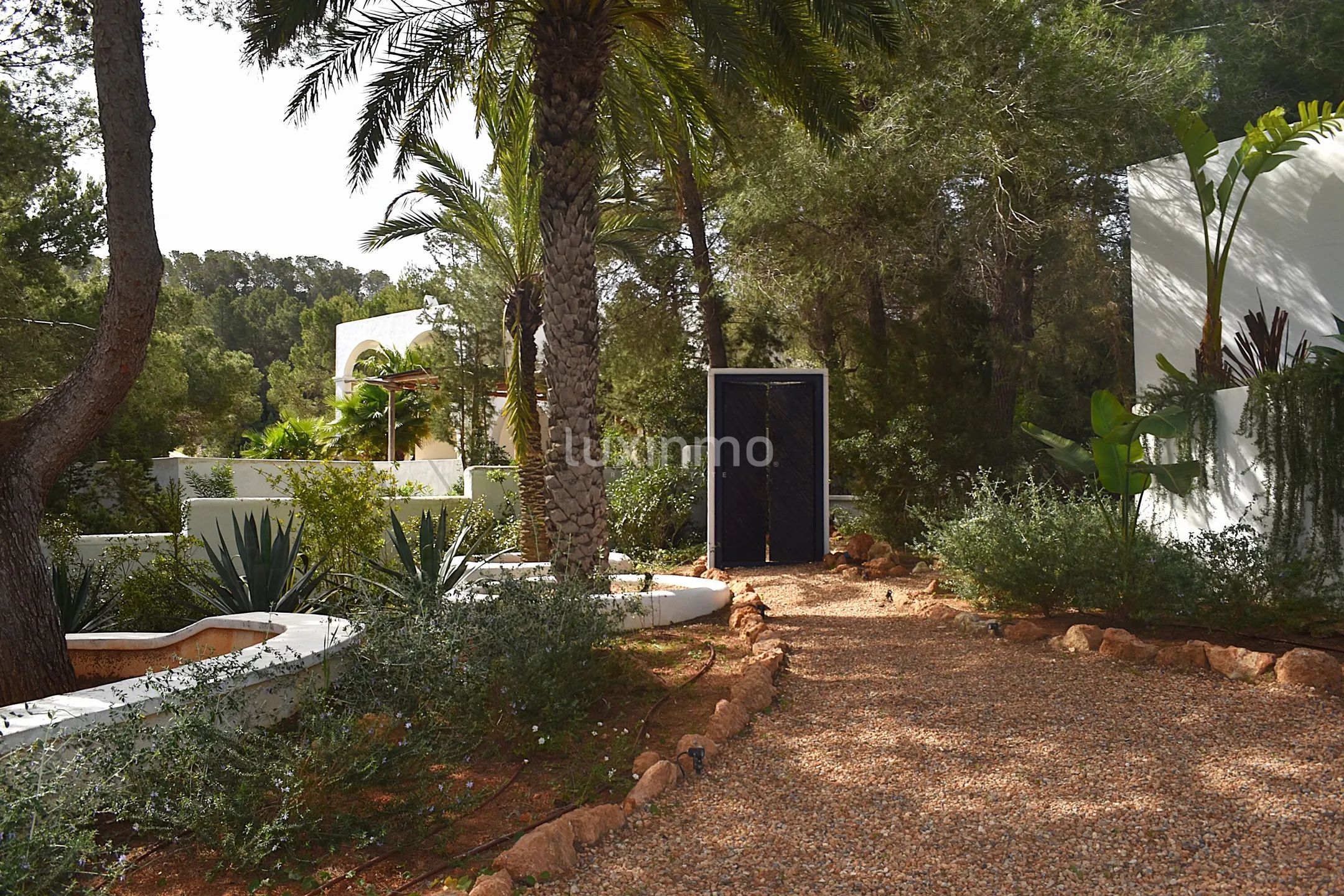 Charmante villa sur la côte sud-ouest avec vue lointaine sur la mer — photo 11