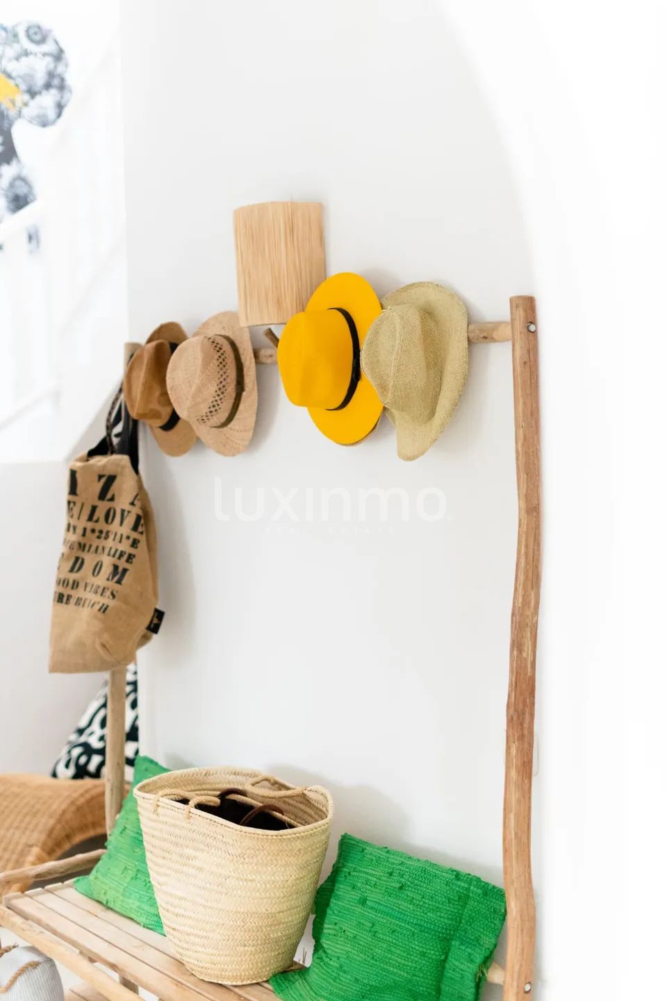 Charmante villa sur la côte sud-ouest avec vue lointaine sur la mer — photo 56