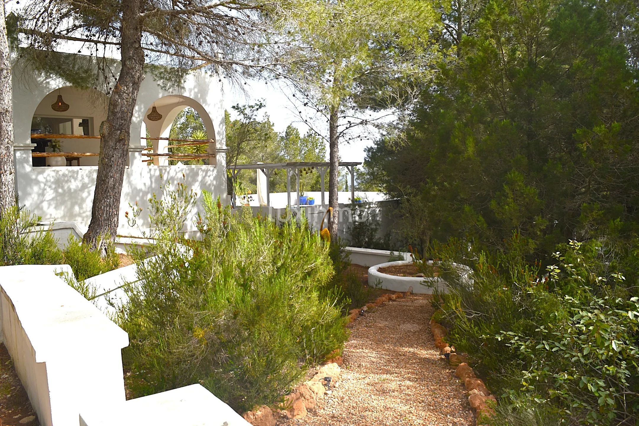 Charmante villa sur la côte sud-ouest avec vue lointaine sur la mer — photo 12