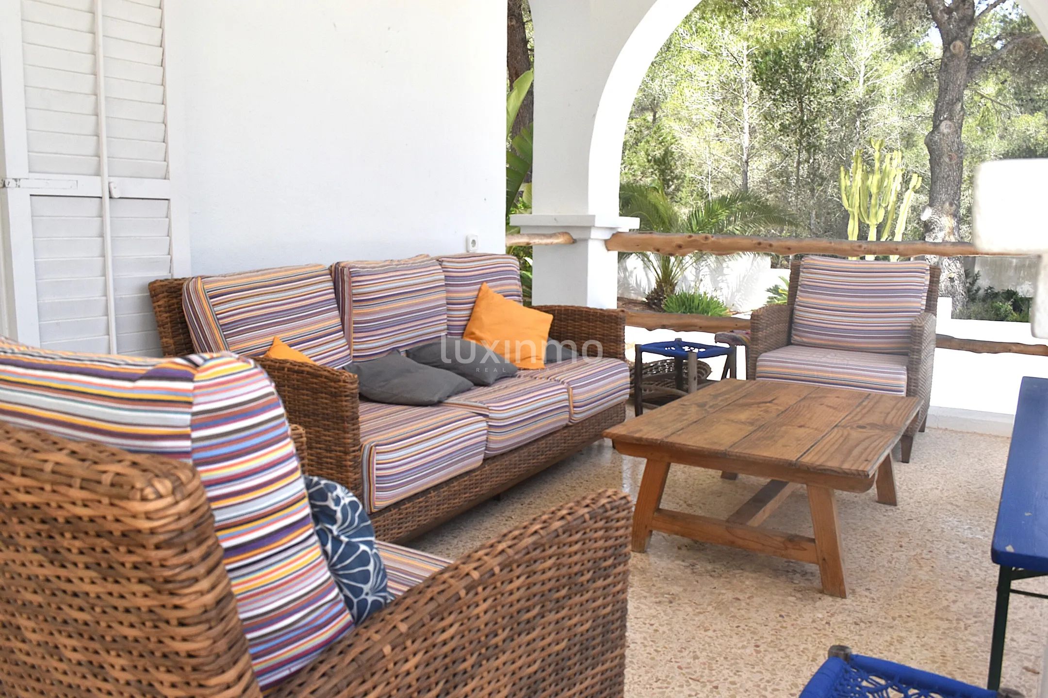 Charmante villa sur la côte sud-ouest avec vue lointaine sur la mer — photo 23