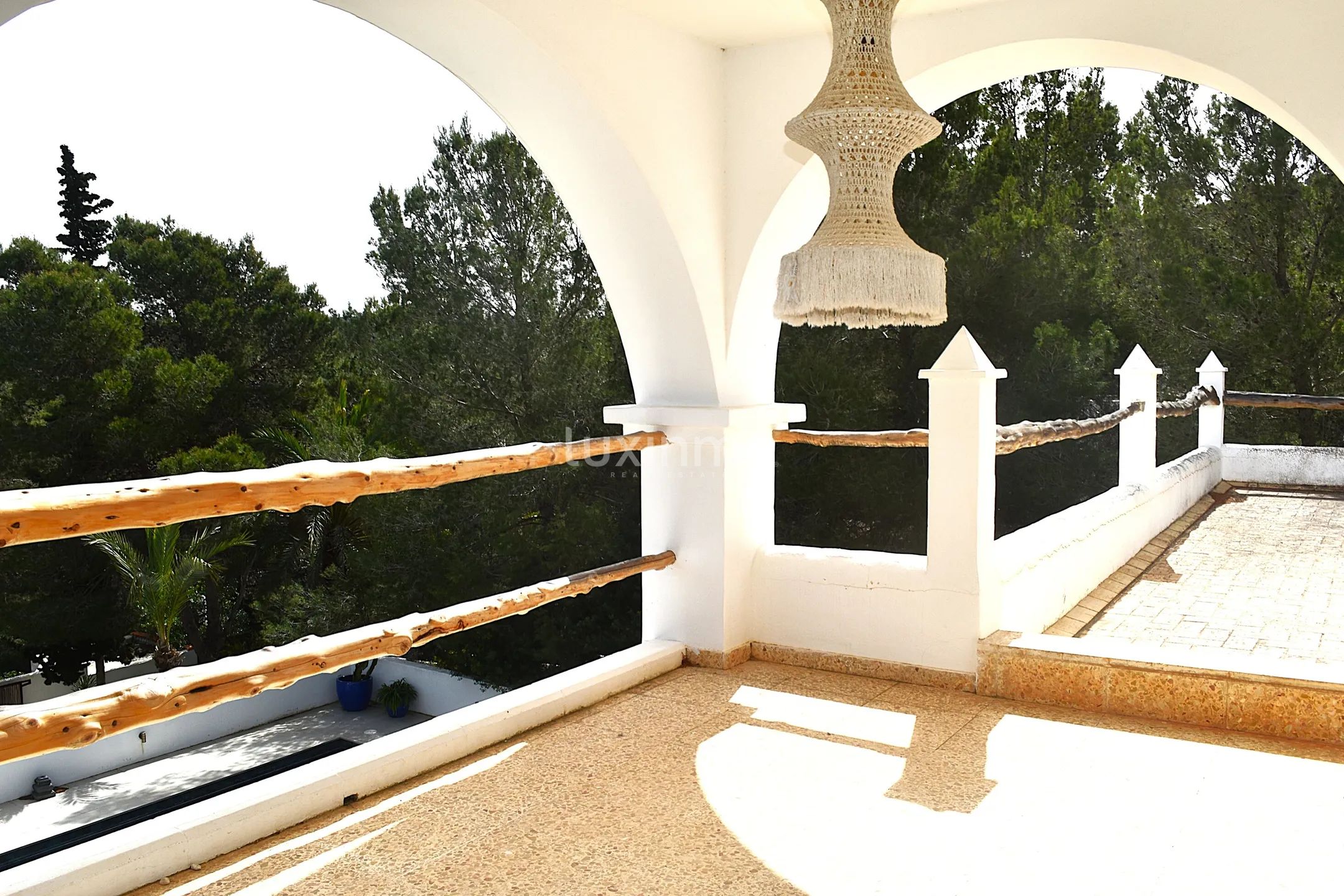 Charmante villa sur la côte sud-ouest avec vue lointaine sur la mer — photo 24