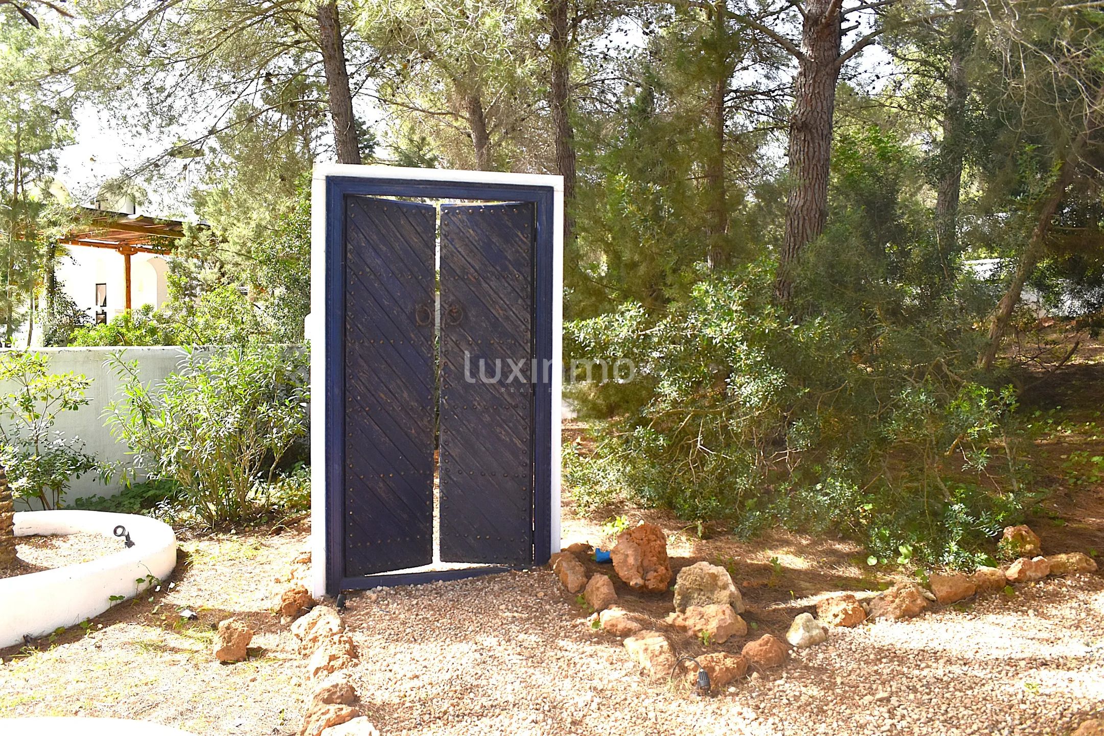 Charmante villa sur la côte sud-ouest avec vue lointaine sur la mer — photo 45