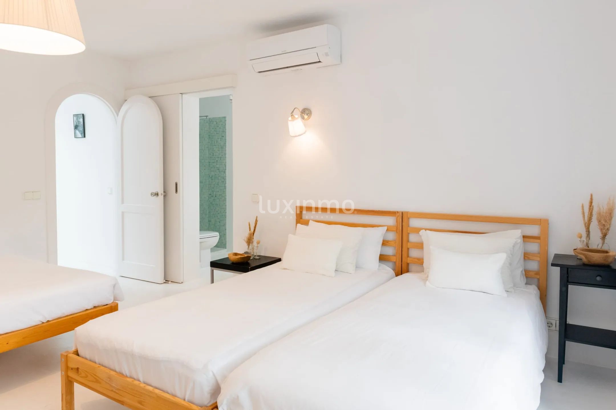 Charmante villa sur la côte sud-ouest avec vue lointaine sur la mer — photo 53