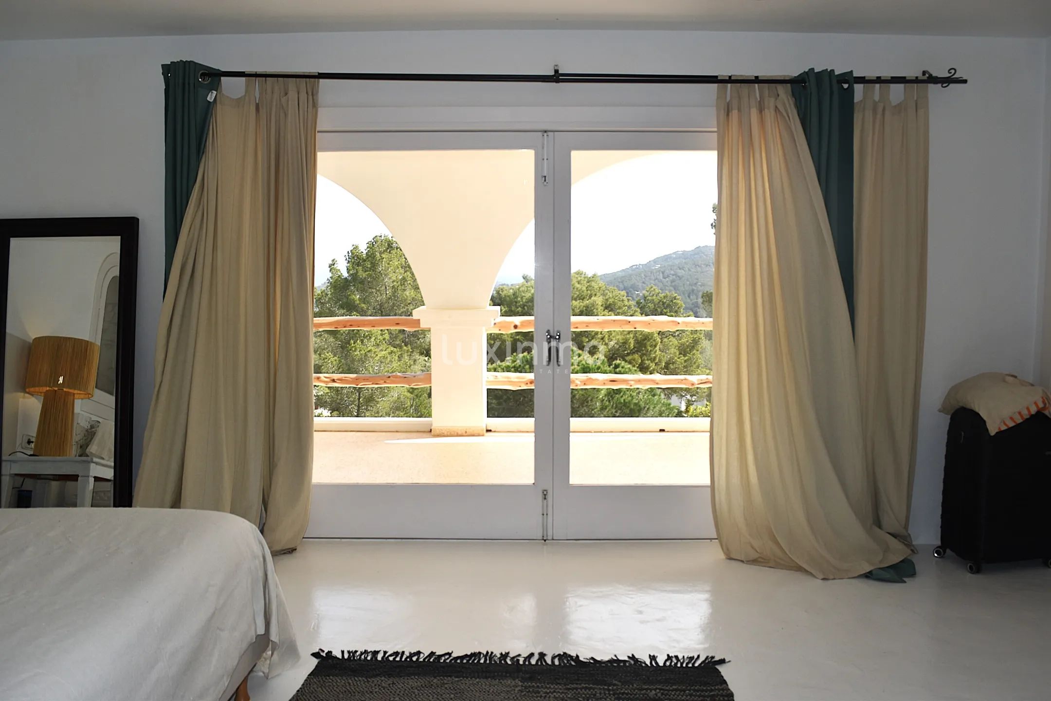 Charmante villa sur la côte sud-ouest avec vue lointaine sur la mer — photo 28