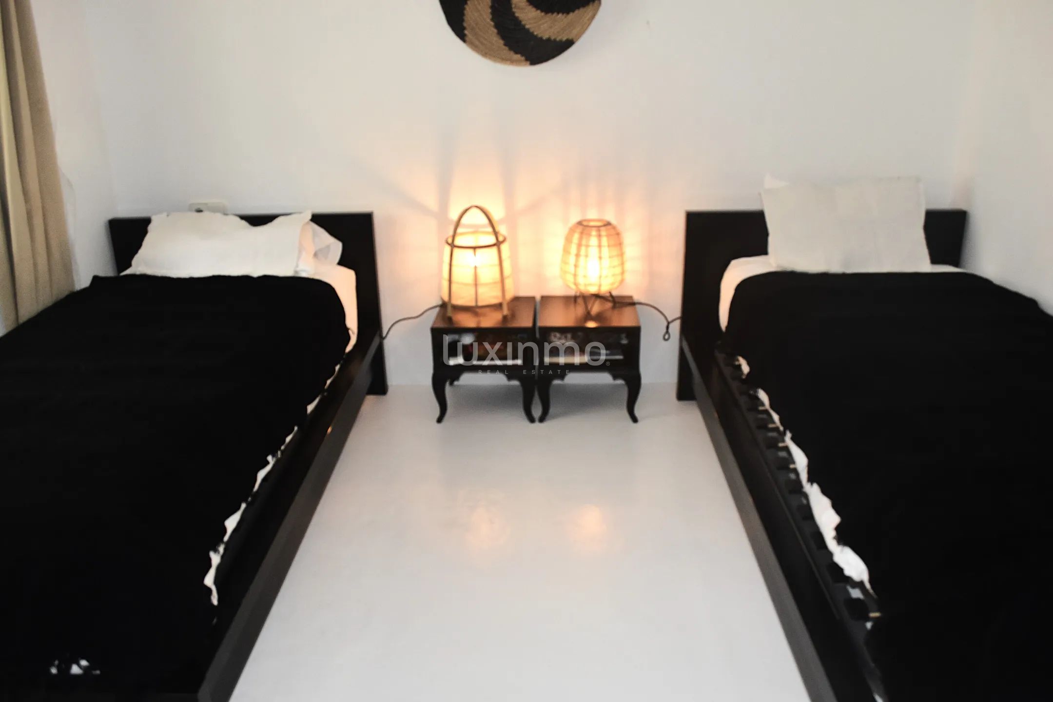 Charmante villa sur la côte sud-ouest avec vue lointaine sur la mer — photo 36