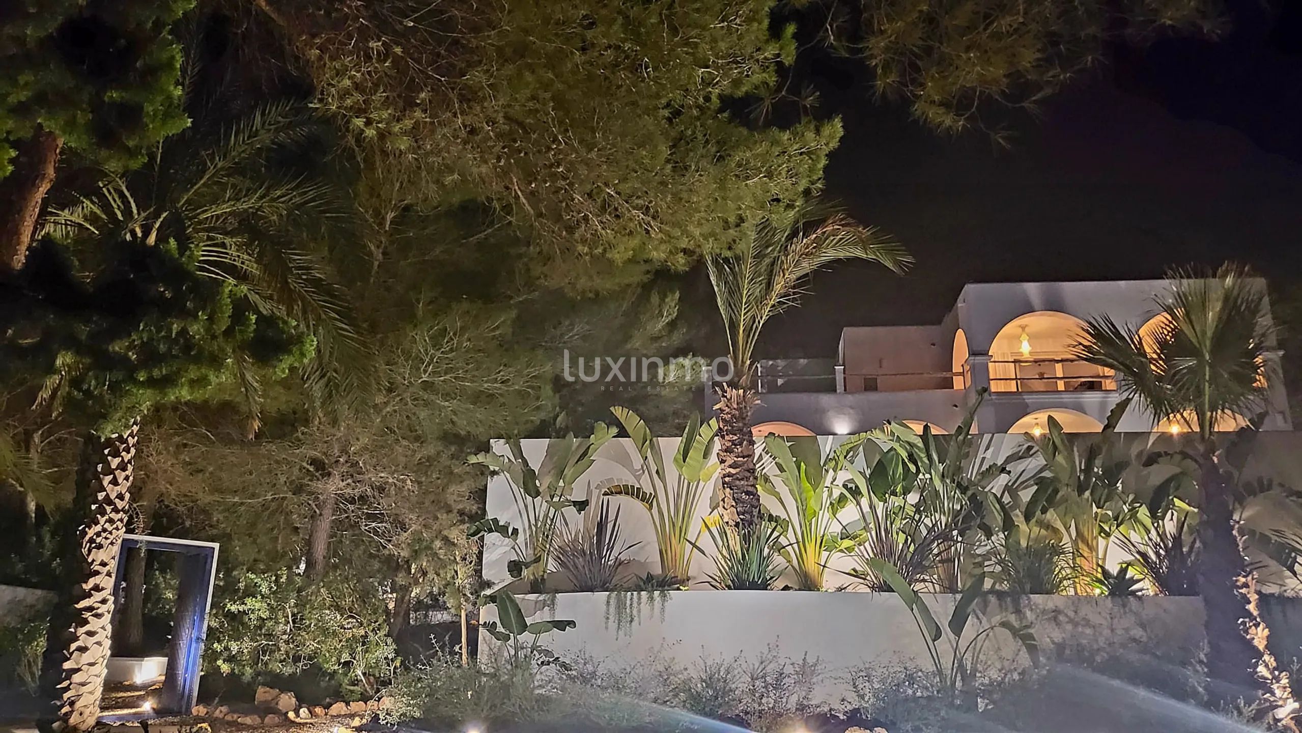 Charmante villa sur la côte sud-ouest avec vue lointaine sur la mer — photo 62