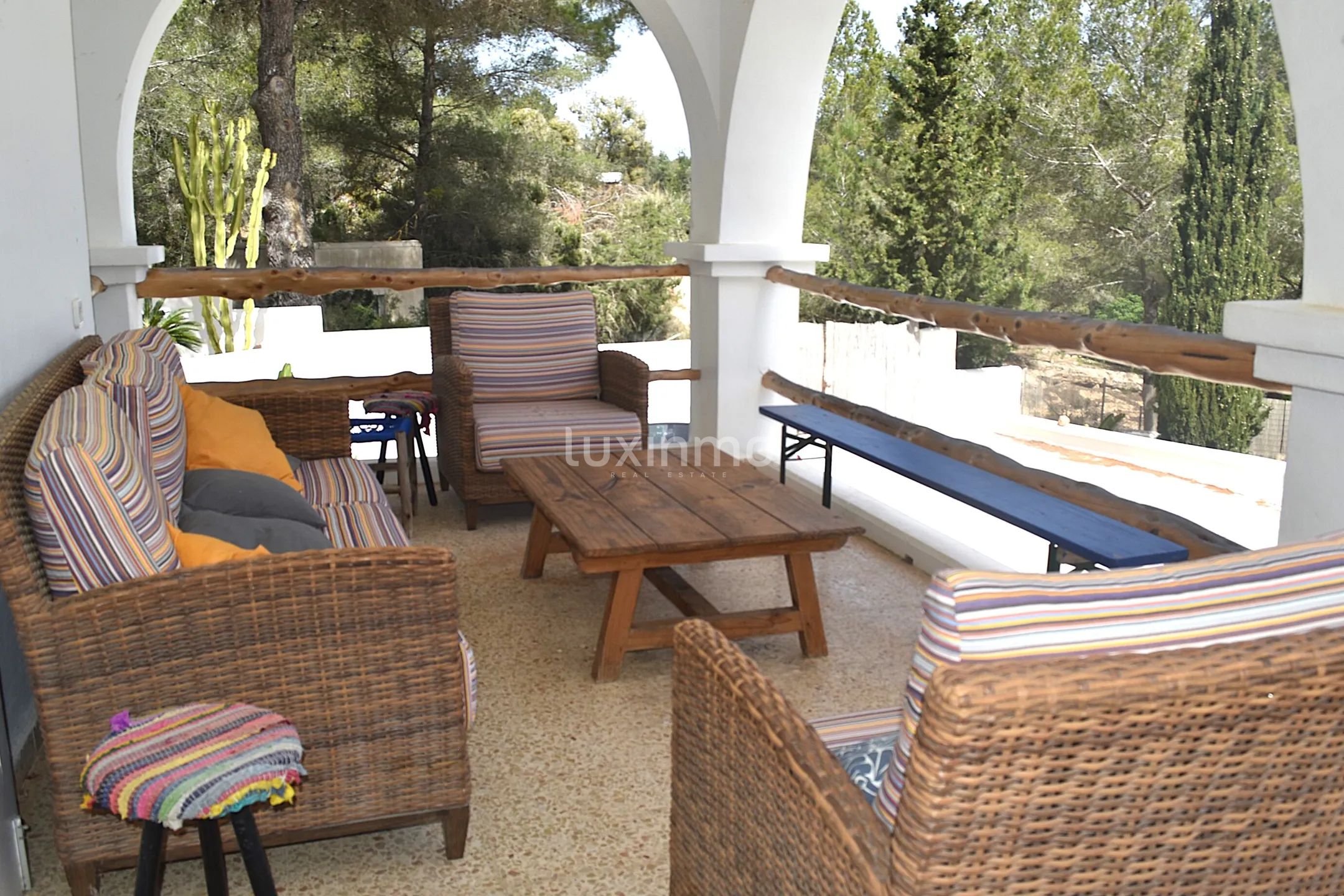 Charmante villa sur la côte sud-ouest avec vue lointaine sur la mer — photo 22