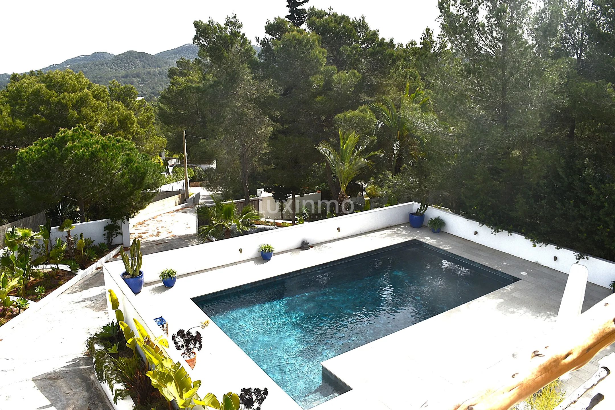 Charmante villa sur la côte sud-ouest avec vue lointaine sur la mer — photo 9