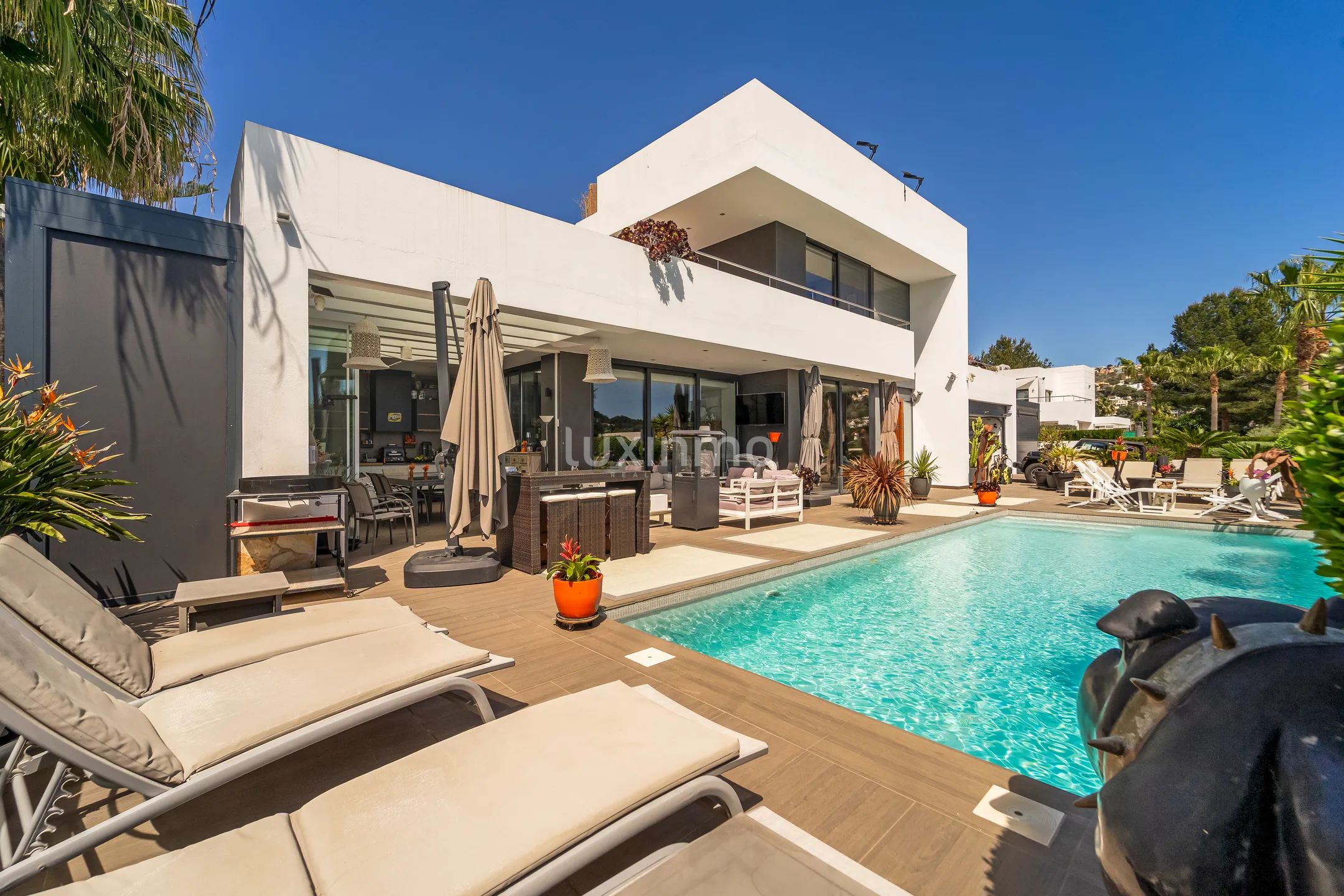 Роскошная вилла с видом на море в Морайре