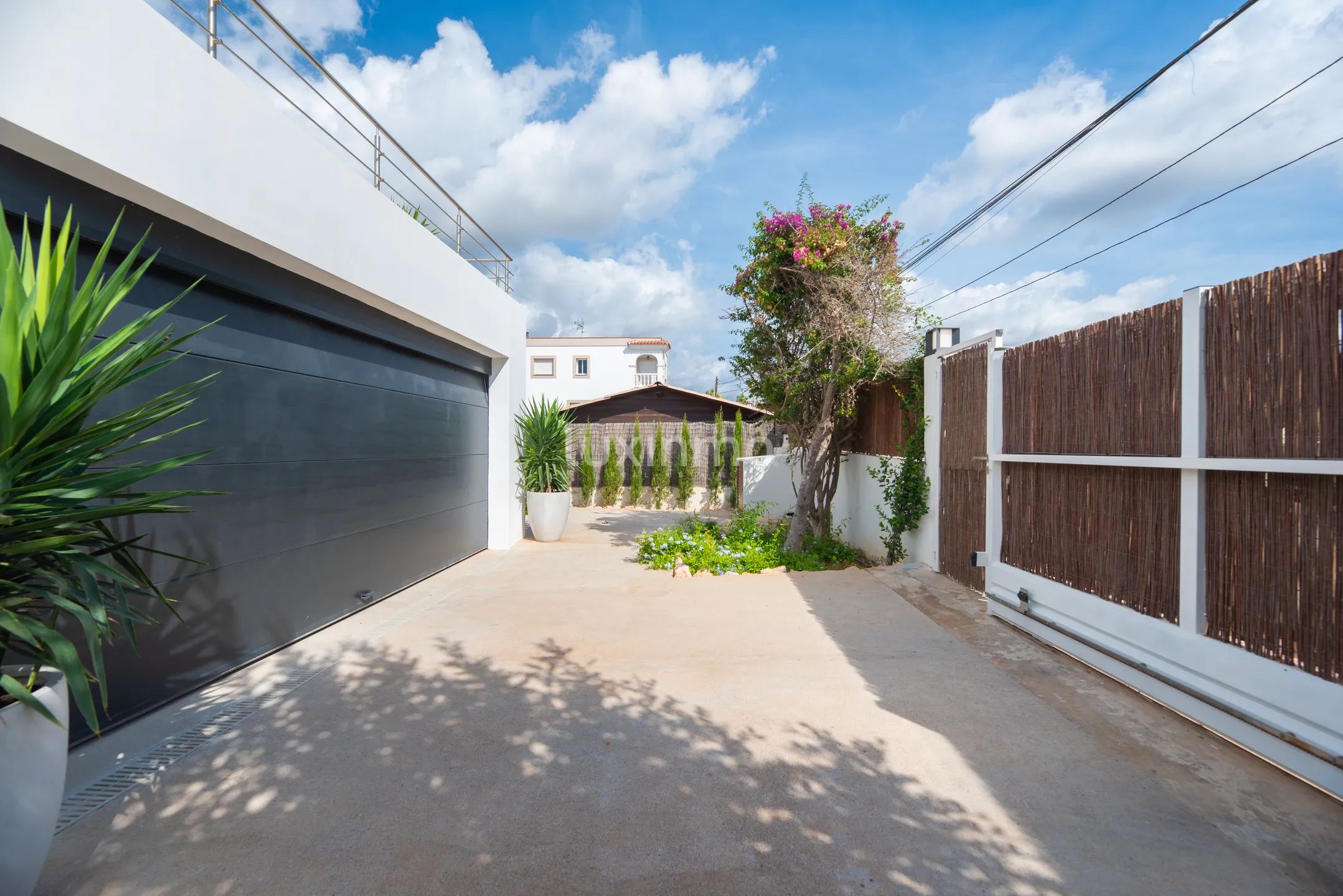 Elegant modern villa i Can Ramón med uthyrning Lisence — photo 37