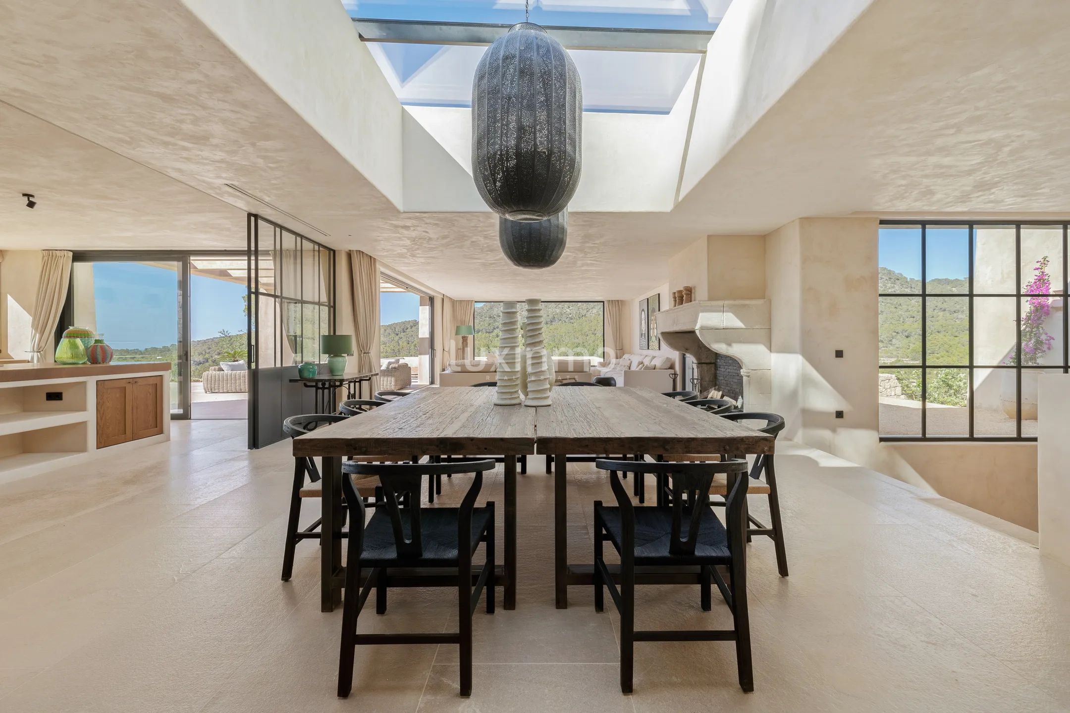 Nybygget luksuseiendom med panoramautsikt over solnedgangen i Cala Tarida — photo 21