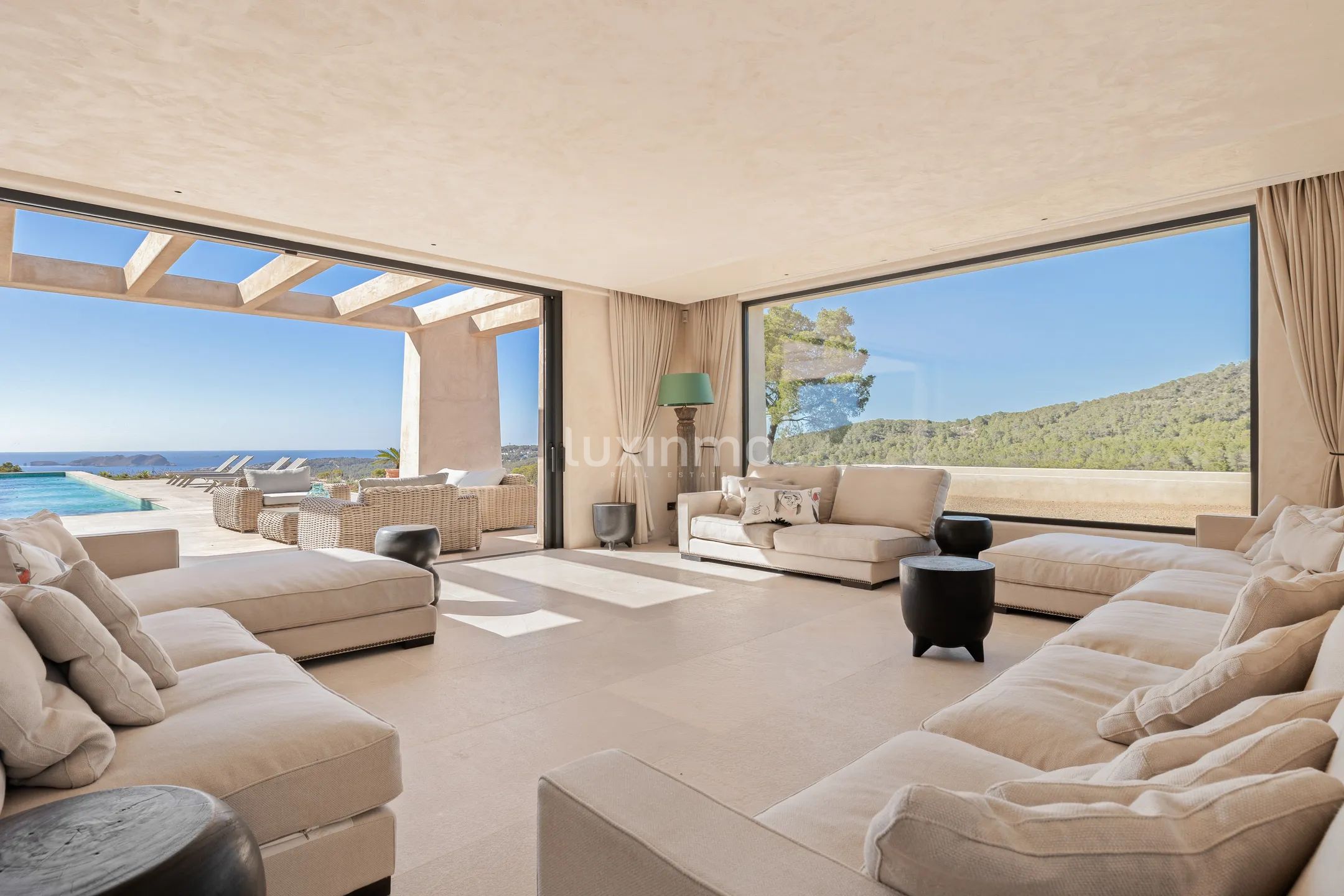 Nybygget luksuseiendom med panoramautsikt over solnedgangen i Cala Tarida — photo 14