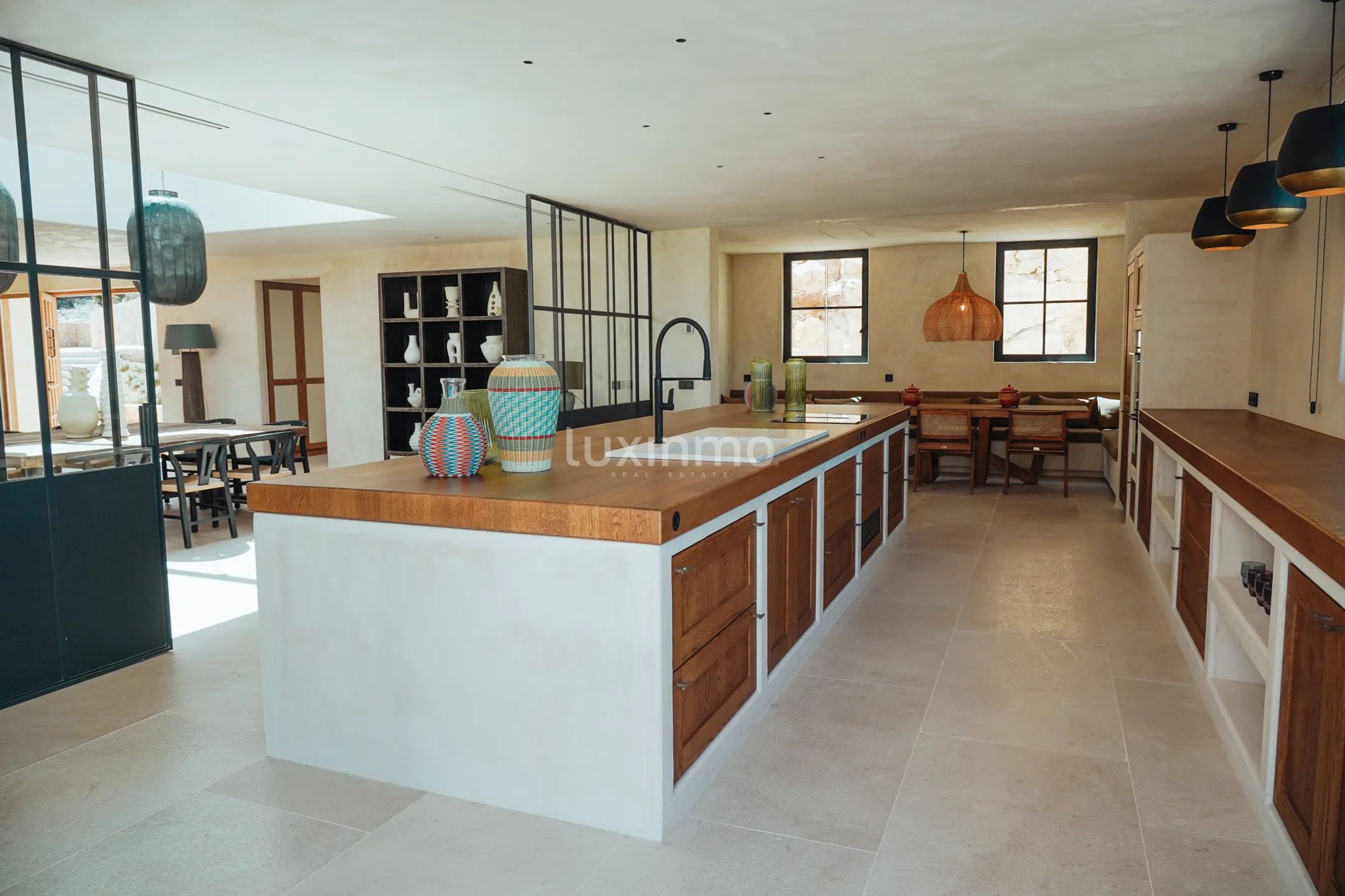 Nybygget luksuseiendom med panoramautsikt over solnedgangen i Cala Tarida — photo 19