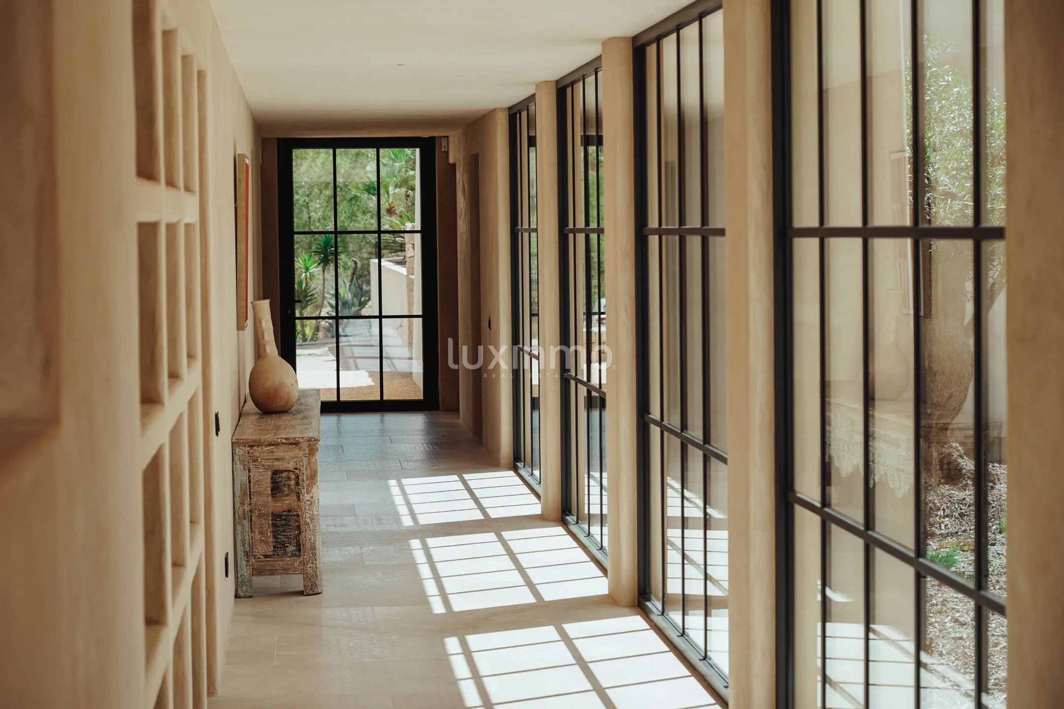 Nybygget luksuseiendom med panoramautsikt over solnedgangen i Cala Tarida — photo 13