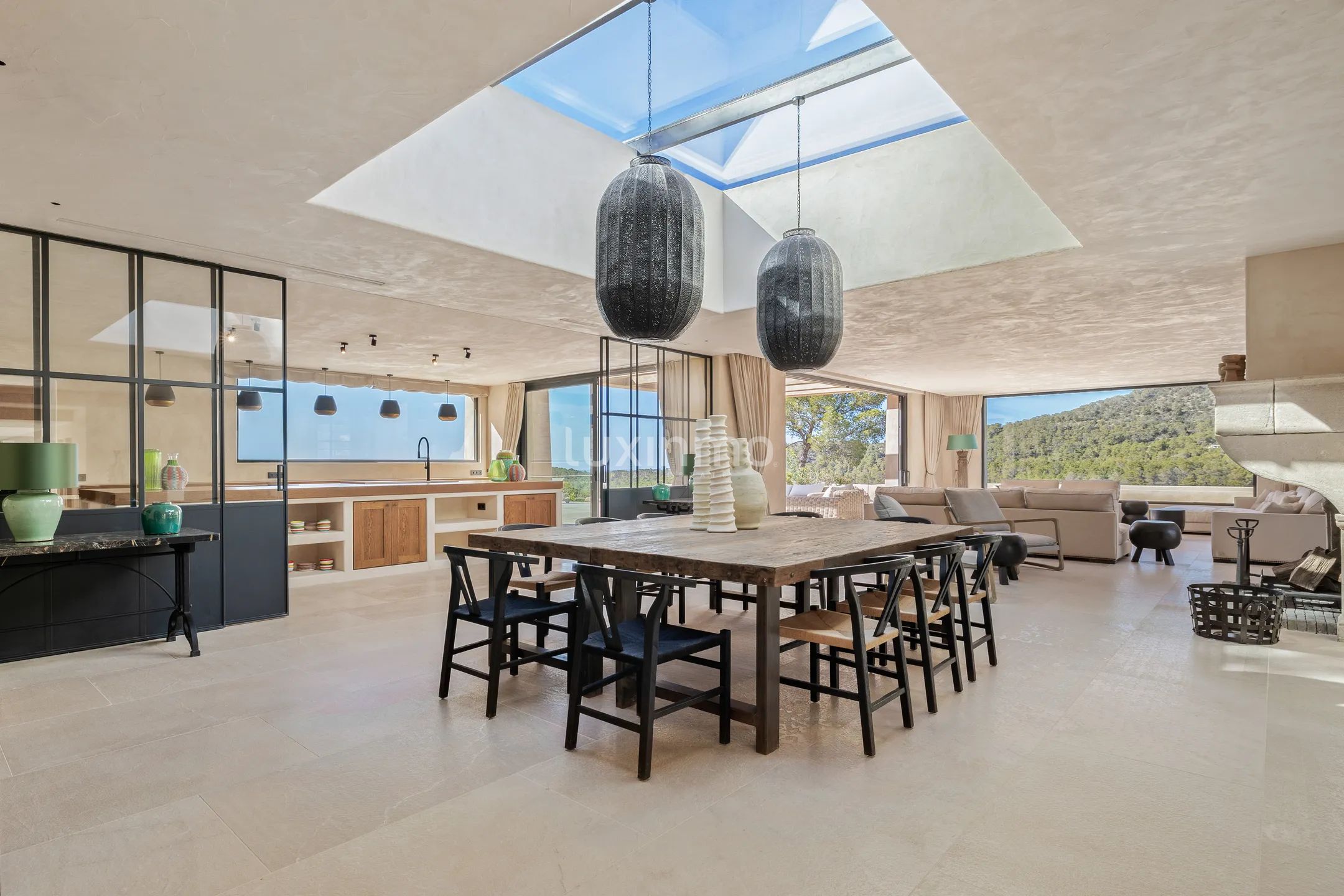 Nybygget luksuseiendom med panoramautsikt over solnedgangen i Cala Tarida — photo 22