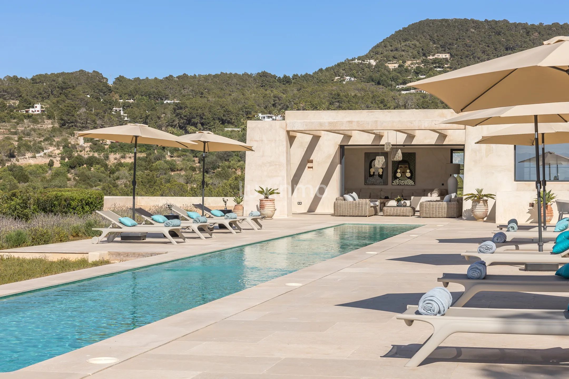 Neubau-Luxusanwesen mit Panoramablick auf den Sonnenuntergang in Cala Tarida — photo 3