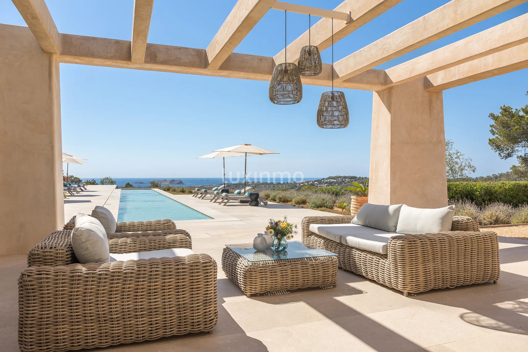 Neubau-Luxusanwesen mit Panoramablick auf den Sonnenuntergang in Cala Tarida — photo 4