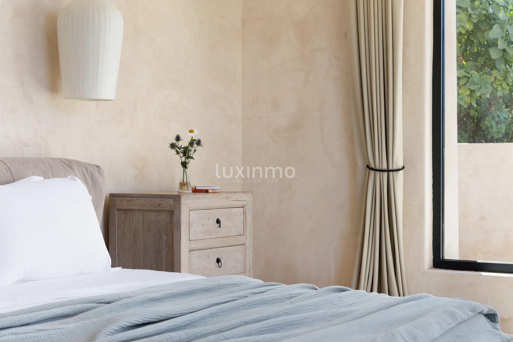 Nybygget luksuseiendom med panoramautsikt over solnedgangen i Cala Tarida — photo 26