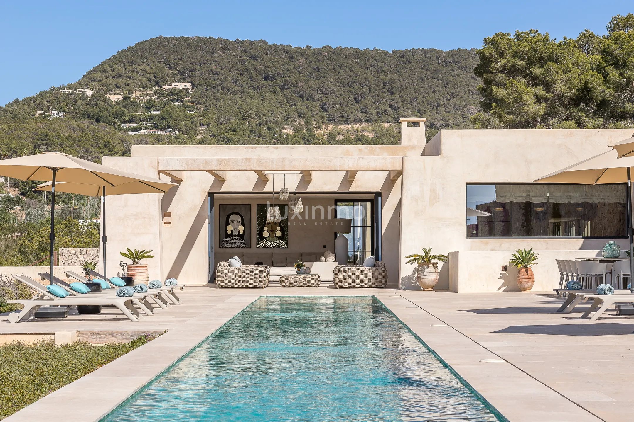 Neubau-Luxusanwesen mit Panoramablick auf den Sonnenuntergang in Cala Tarida — photo 5