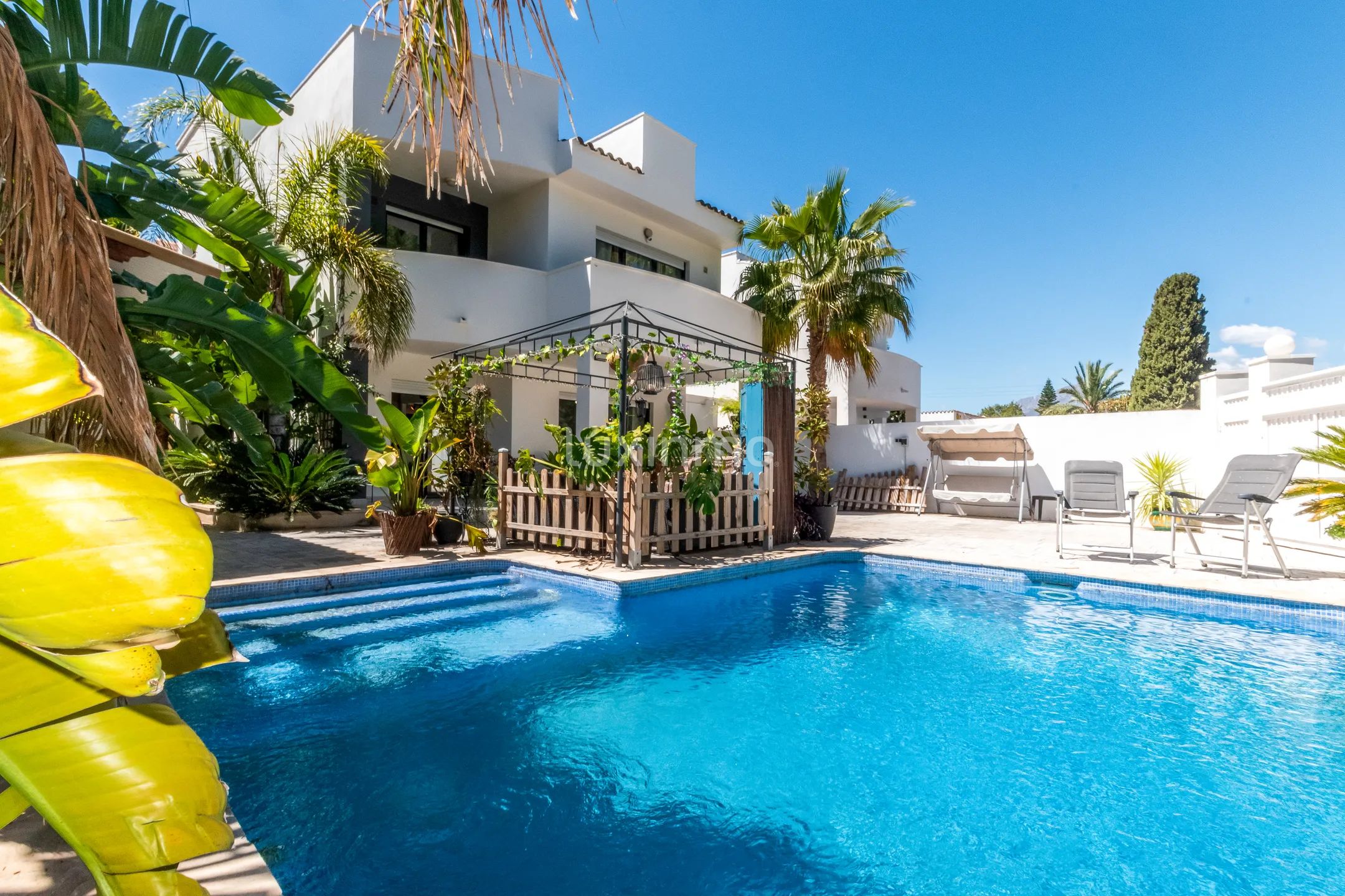 Acogedora casa con piscina en Albir en alquiler