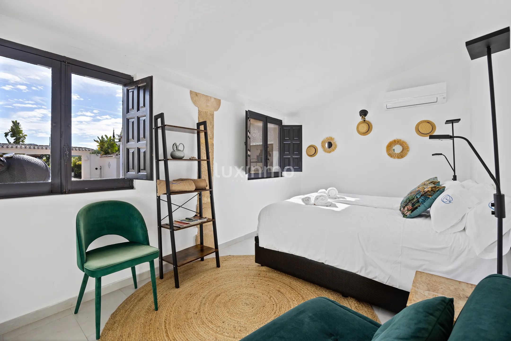Mediterranean villa with guest house in Montgó, Jávea — photo 46